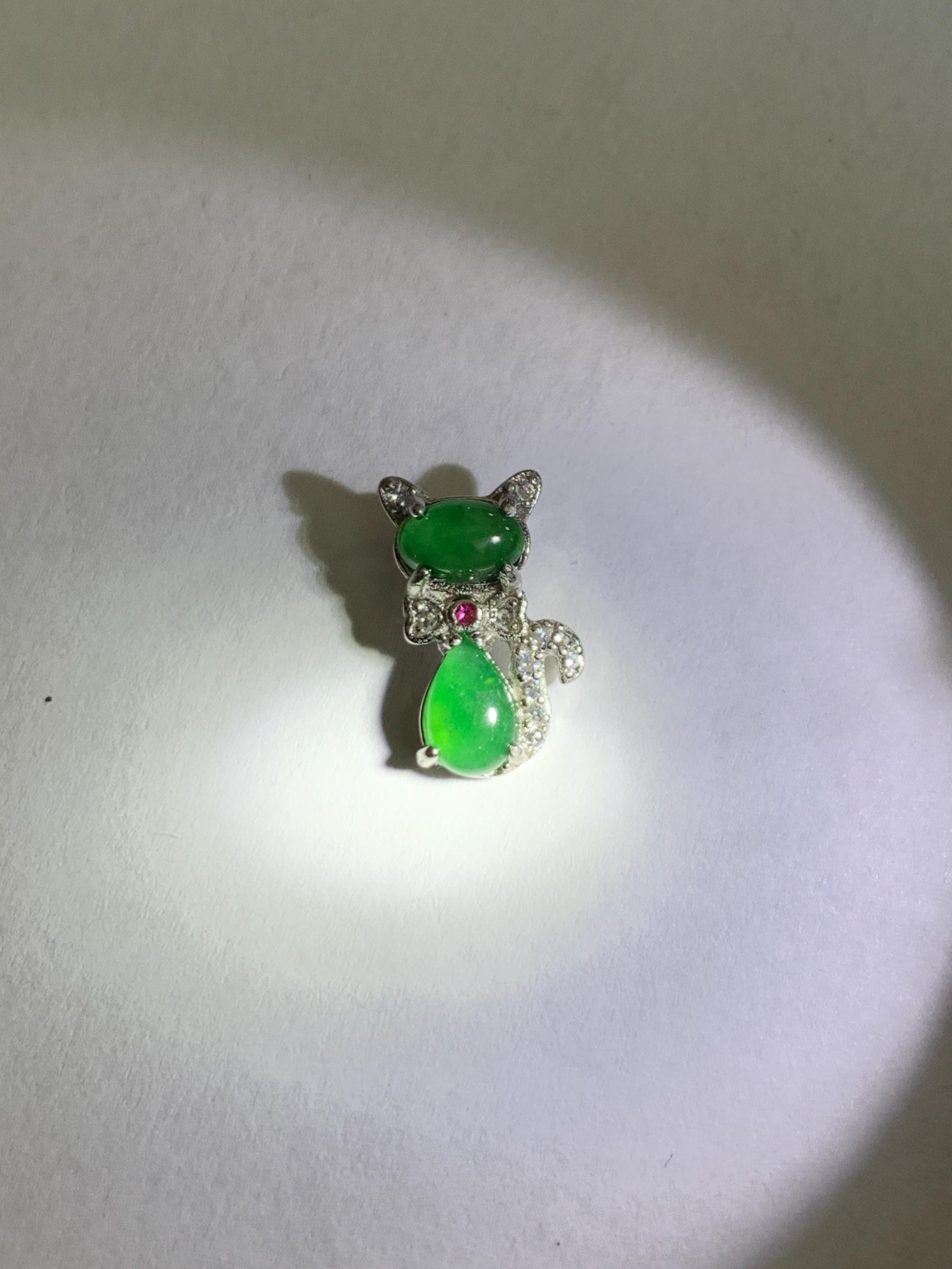 PETITE Natural Grade A Guatemalan Icy Translucent Vibrant Green Jade Jadeite Cat Pendant Sterling Silver 天然冰危绿翡翠小猫咪吊坠 WLM88