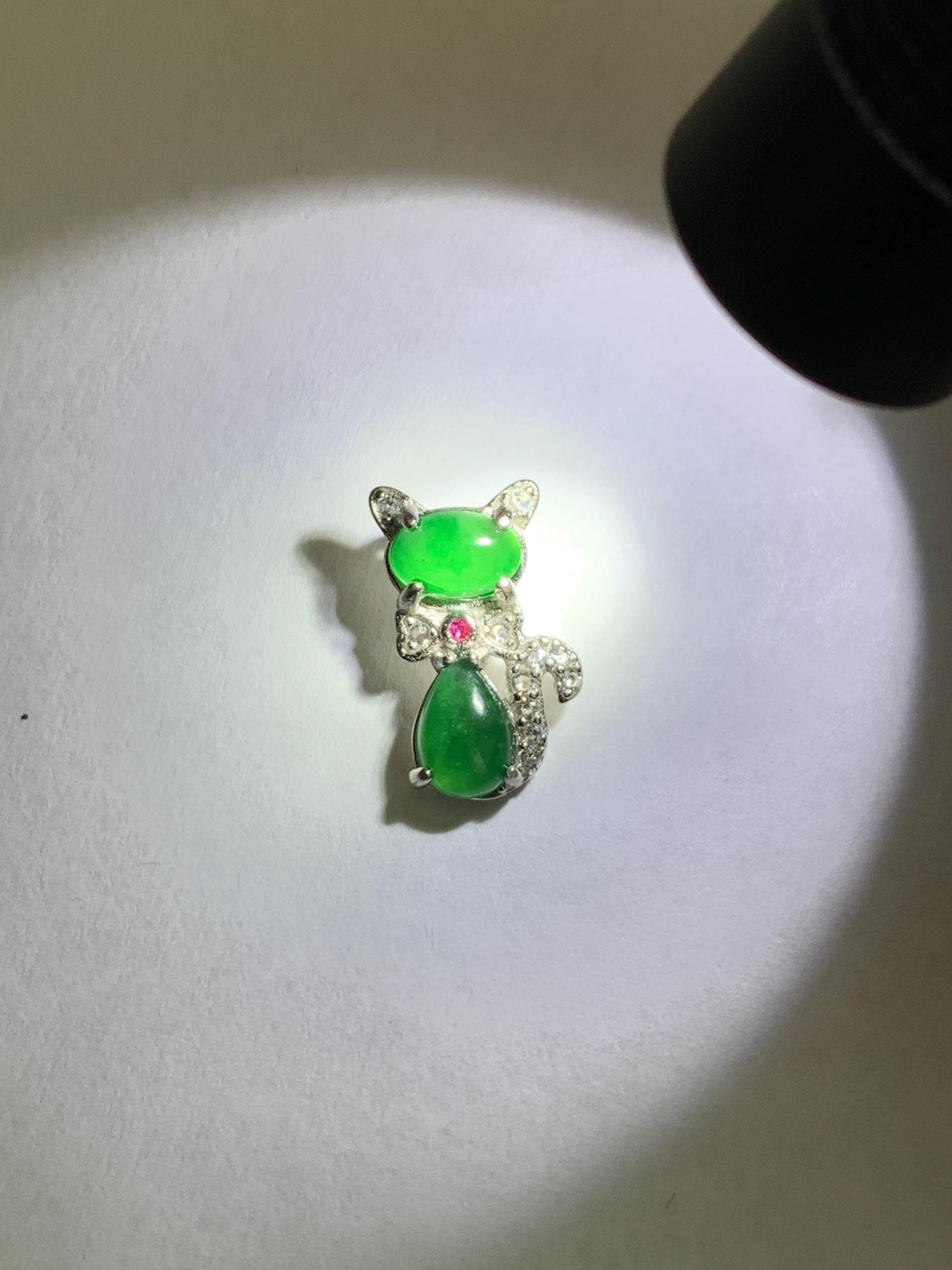 PETITE Natural Grade A Guatemalan Icy Translucent Vibrant Green Jade Jadeite Cat Pendant Sterling Silver 天然冰危绿翡翠小猫咪吊坠 WLM88