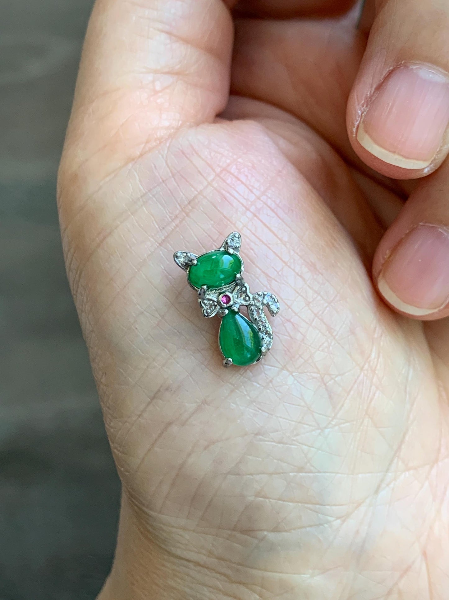 PETITE Natural Grade A Guatemalan Icy Translucent Vibrant Green Jade Jadeite Cat Pendant Sterling Silver 天然冰危绿翡翠小猫咪吊坠 WLM88