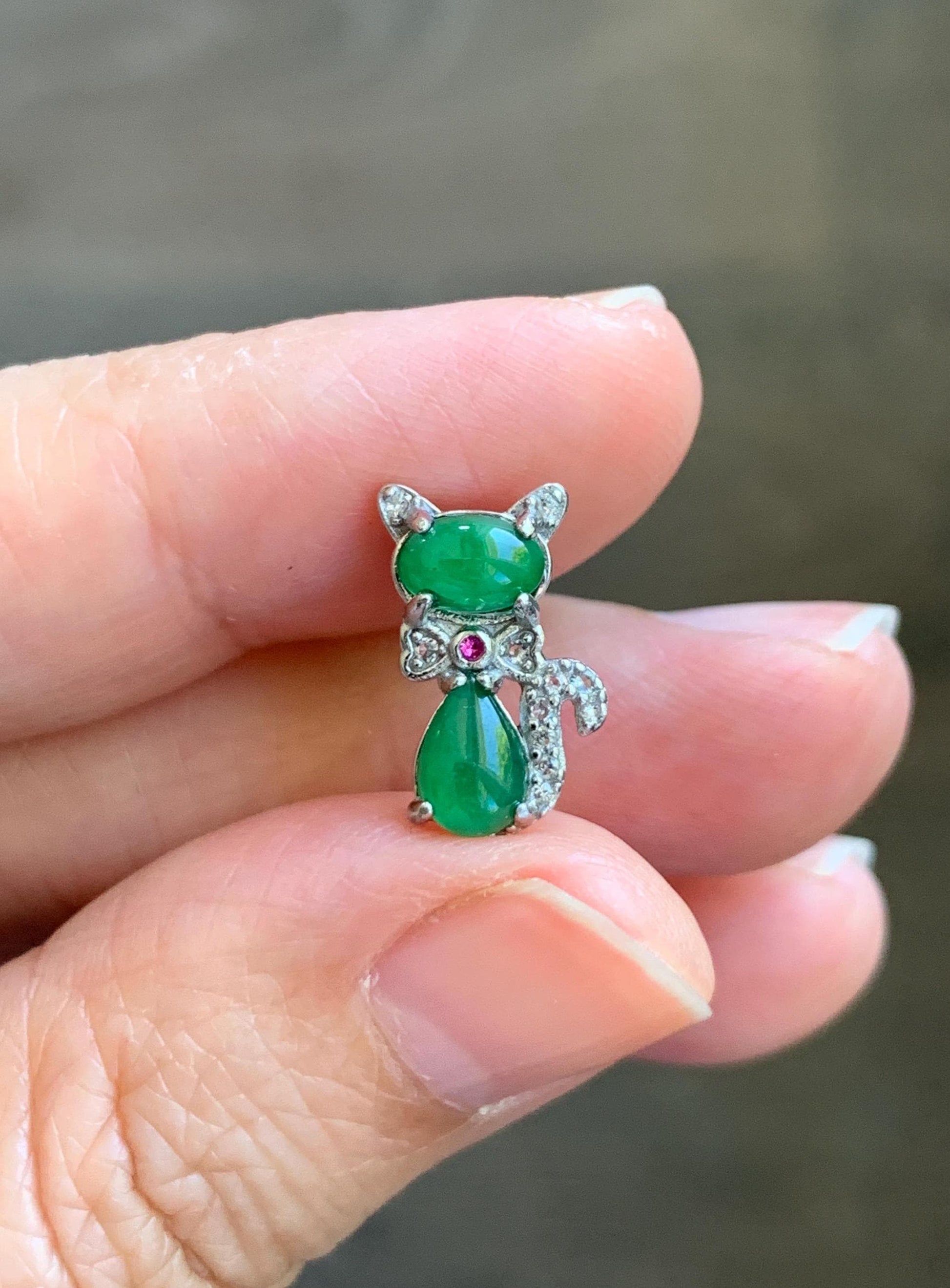 PETITE Natural Grade A Guatemalan Icy Translucent Vibrant Green Jade Jadeite Cat Pendant Sterling Silver 天然冰危绿翡翠小猫咪吊坠 WLM88