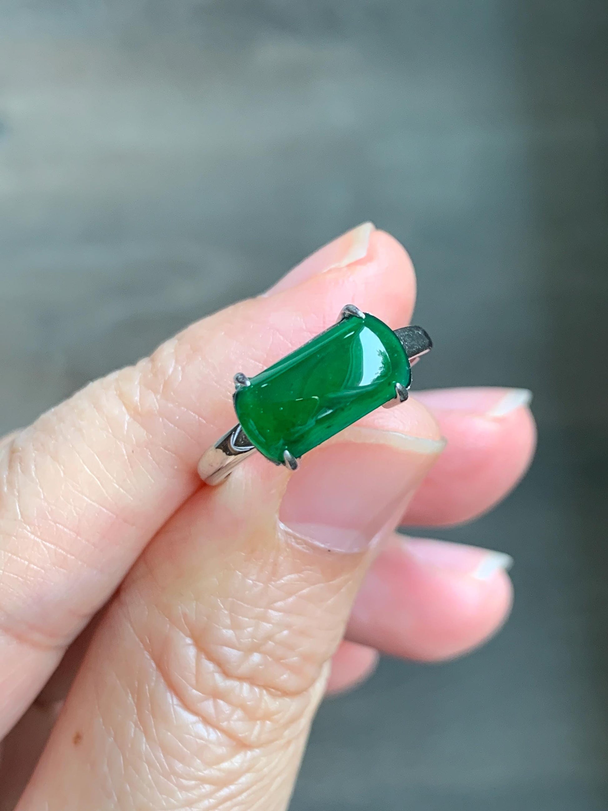 Natural Grade A Guatemalan Icy Translucent Vibrant Green Jadeite Saddle Ring Sterling Silver Size Adjustable 天然冰危绿翡翠马鞍银镶戒指 WMA135A