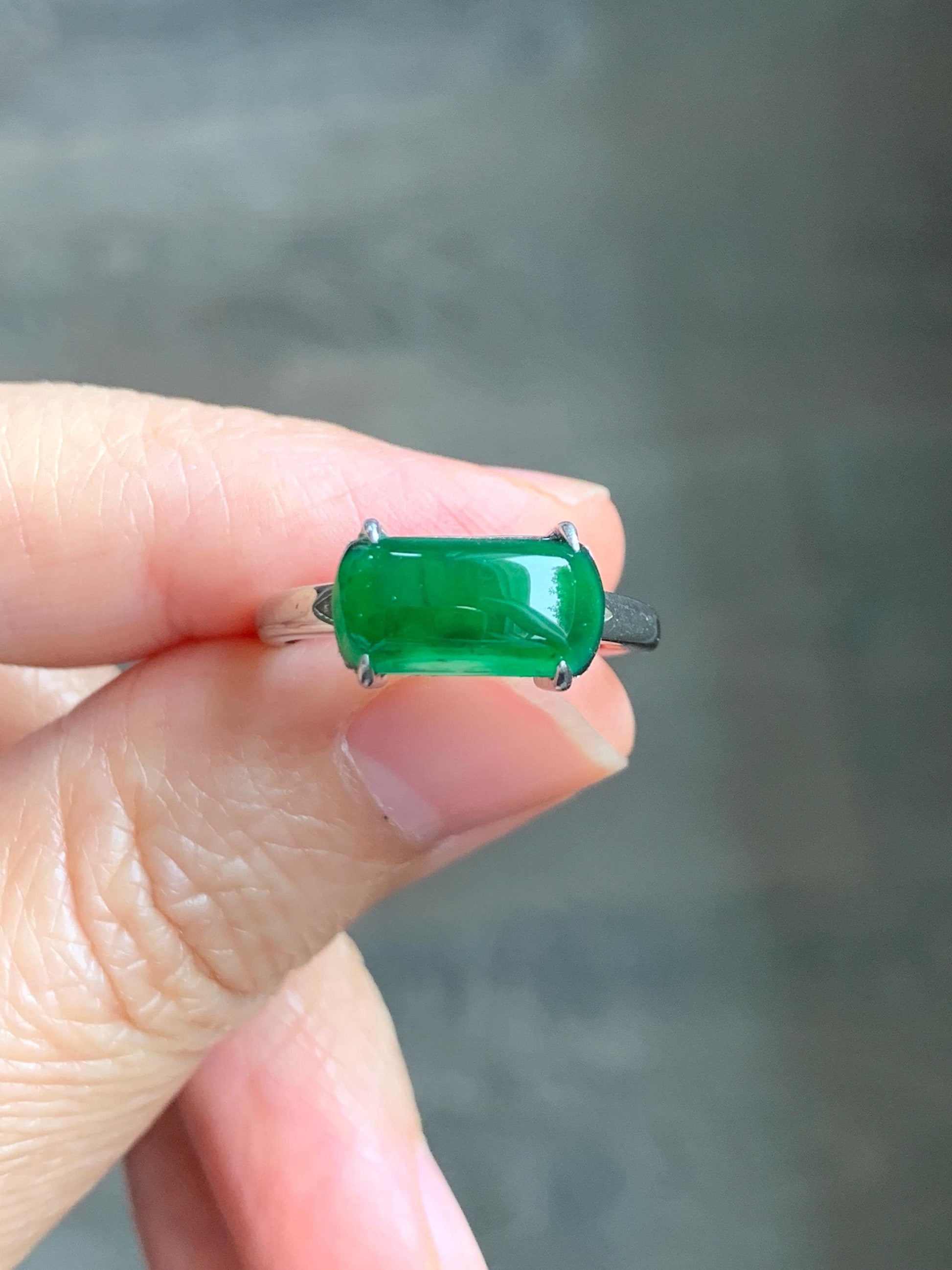 Natural Grade A Guatemalan Icy Translucent Vibrant Green Jadeite Saddle Ring Sterling Silver Size Adjustable 天然冰危绿翡翠马鞍银镶戒指 WMA135A