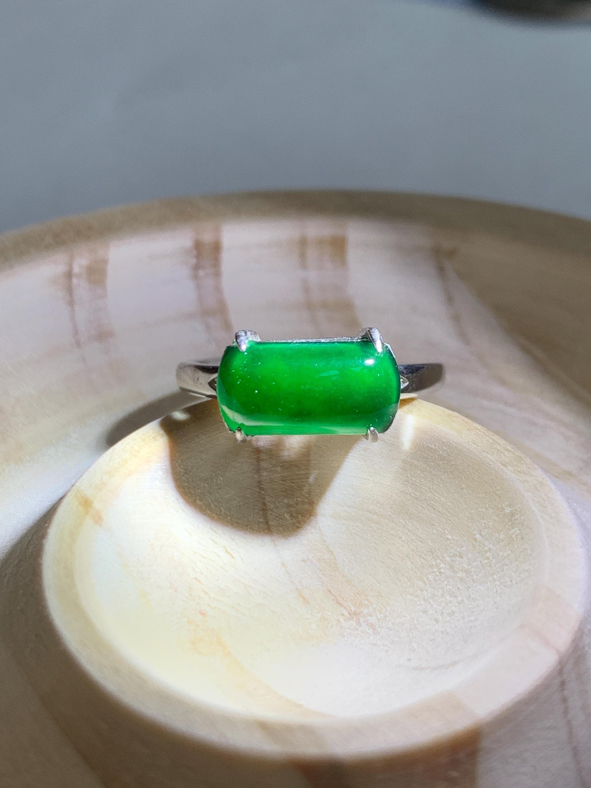 Natural Grade A Guatemalan Icy Translucent Vibrant Green Jadeite Saddle Ring Sterling Silver Size Adjustable 天然冰危绿翡翠马鞍银镶戒指 WMA135A
