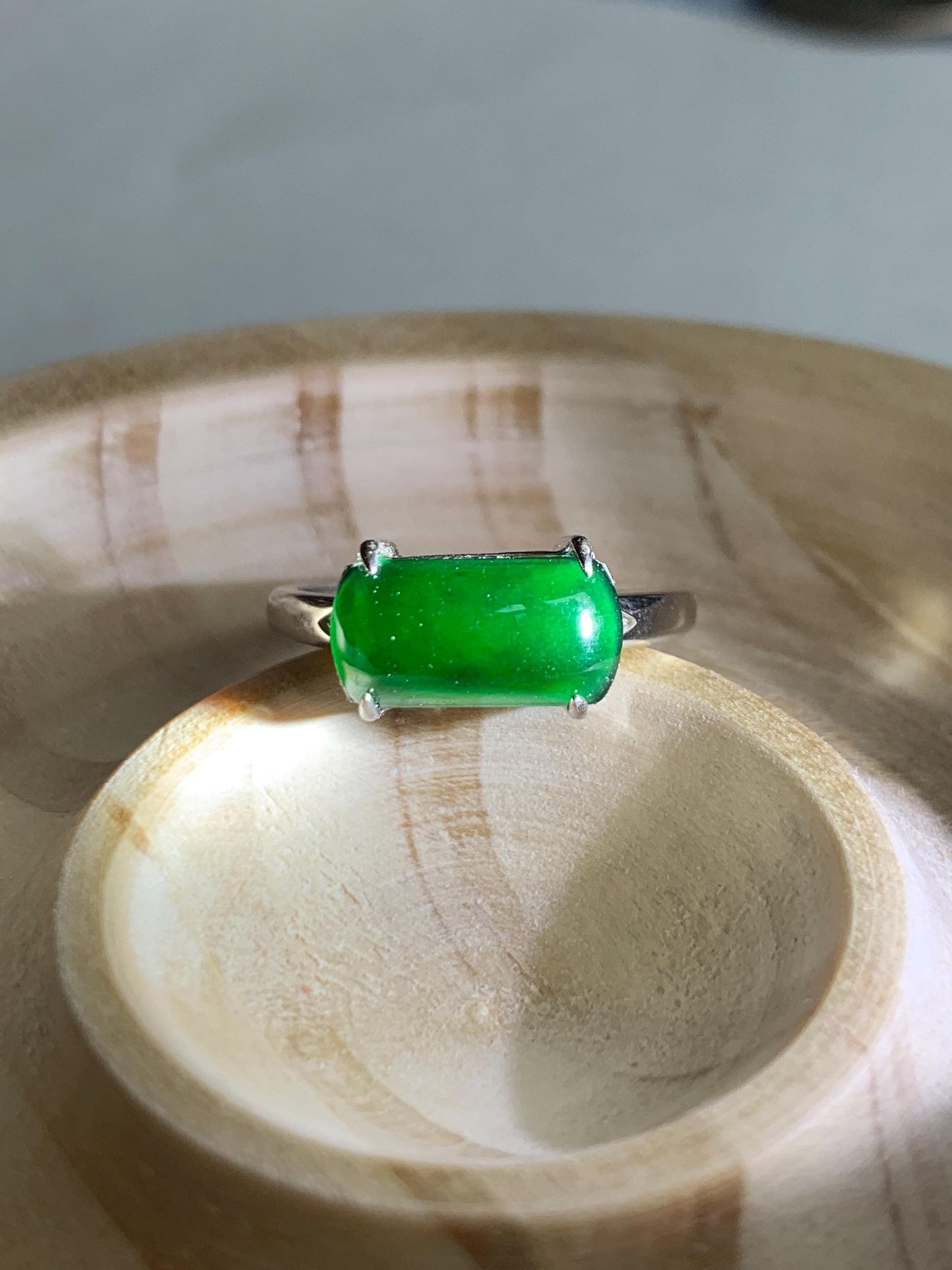 Natural Grade A Guatemalan Icy Translucent Vibrant Green Jadeite Saddle Ring Sterling Silver Size Adjustable 天然冰危绿翡翠马鞍银镶戒指 WMA135A