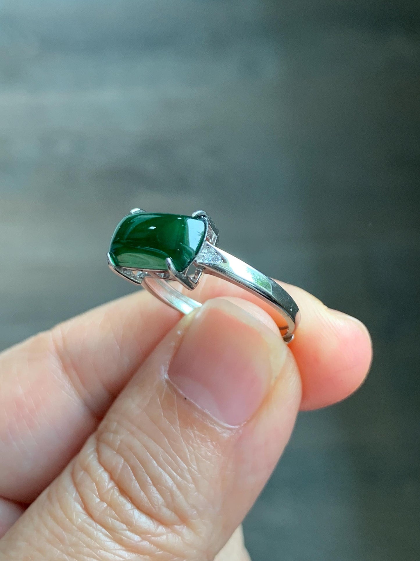 Natural Grade A Guatemalan Icy Translucent Vibrant Green Jadeite Saddle Ring Sterling Silver Size Adjustable 天然冰危绿翡翠马鞍银镶戒指 WMA135A
