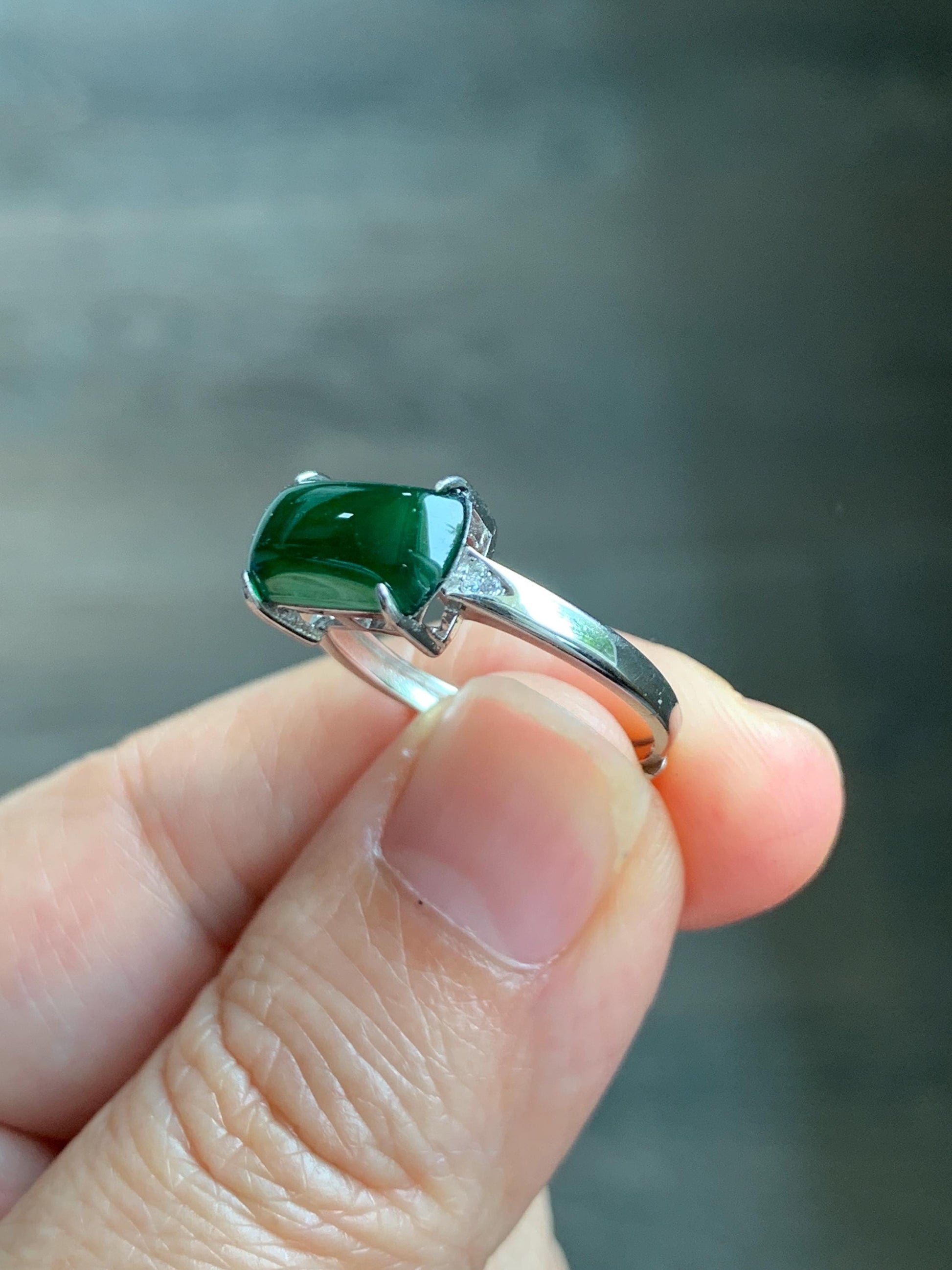 Natural Grade A Guatemalan Icy Translucent Vibrant Green Jadeite Saddle Ring Sterling Silver Size Adjustable 天然冰危绿翡翠马鞍银镶戒指 WMA135A