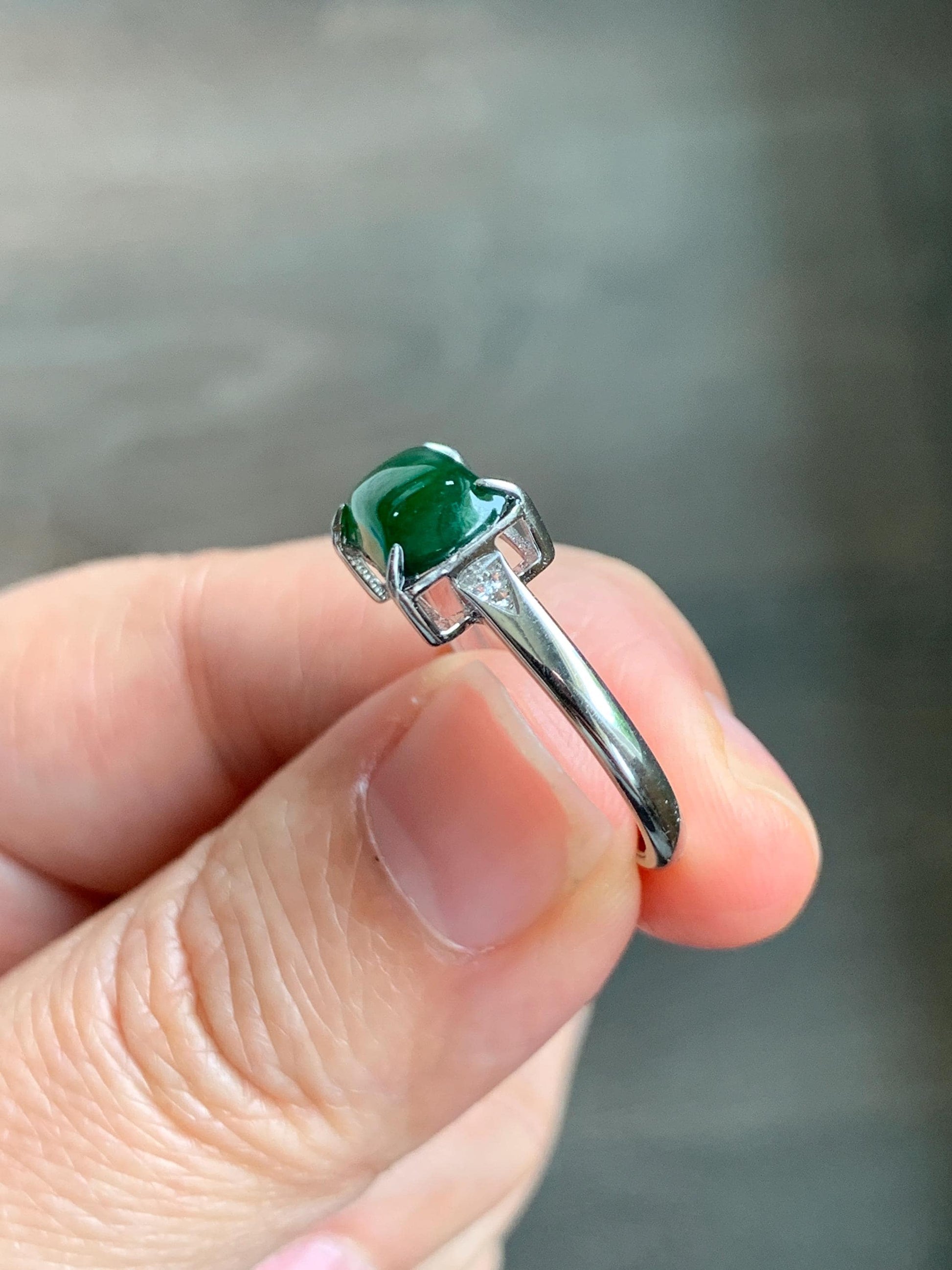 Natural Grade A Guatemalan Icy Translucent Vibrant Green Jadeite Saddle Ring Sterling Silver Size Adjustable 天然冰危绿翡翠马鞍银镶戒指 WMA135B