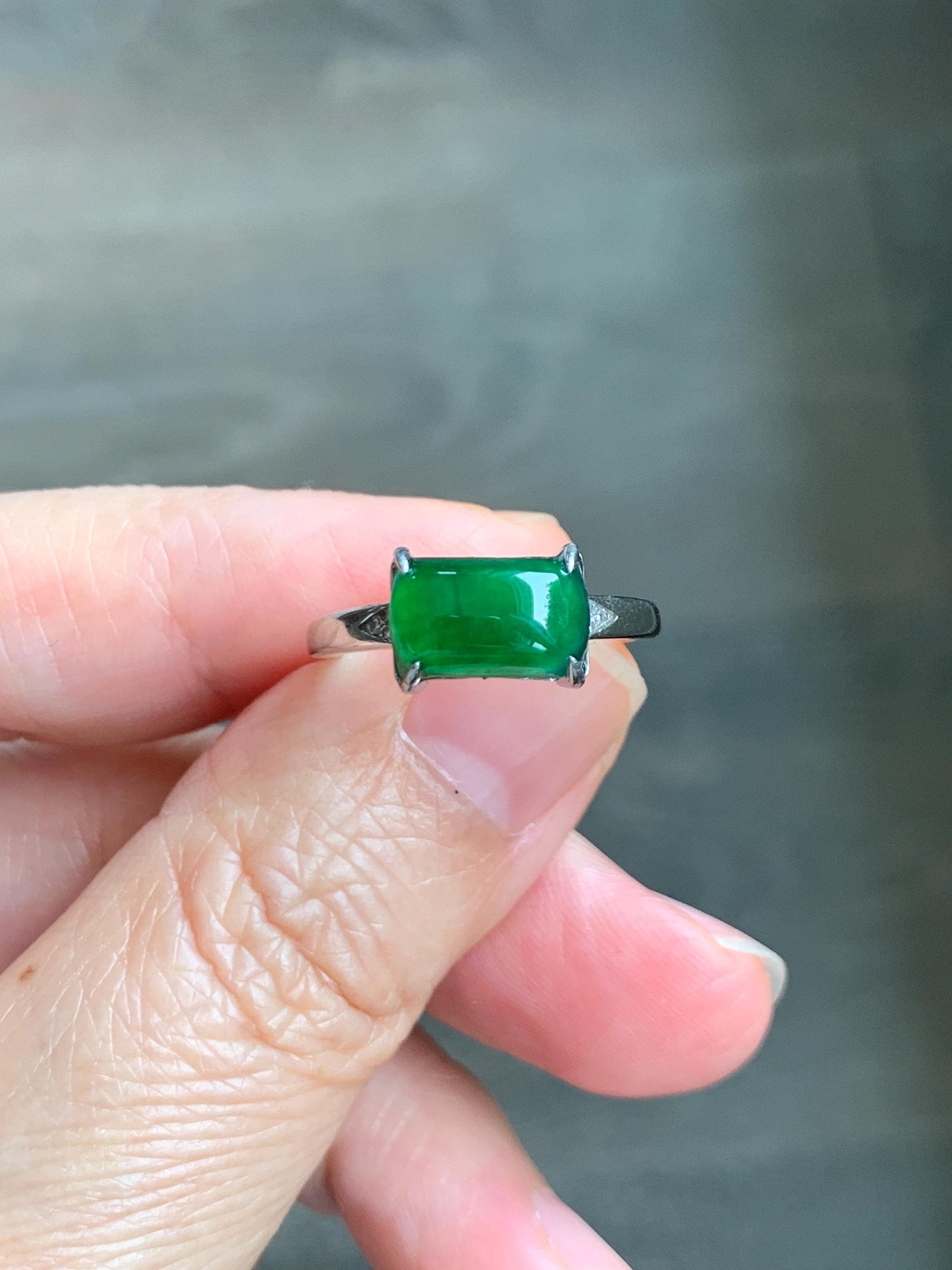 Natural Grade A Guatemalan Icy Translucent Vibrant Green Jadeite Saddle Ring Sterling Silver Size Adjustable 天然冰危绿翡翠马鞍银镶戒指 WMA135B