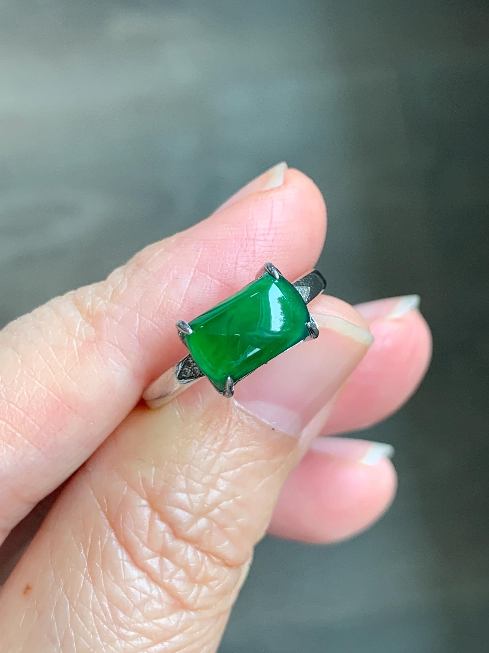 Natural Grade A Guatemalan Icy Translucent Vibrant Green Jadeite Saddle Ring Sterling Silver Size Adjustable 天然冰危绿翡翠马鞍银镶戒指 WMA135B