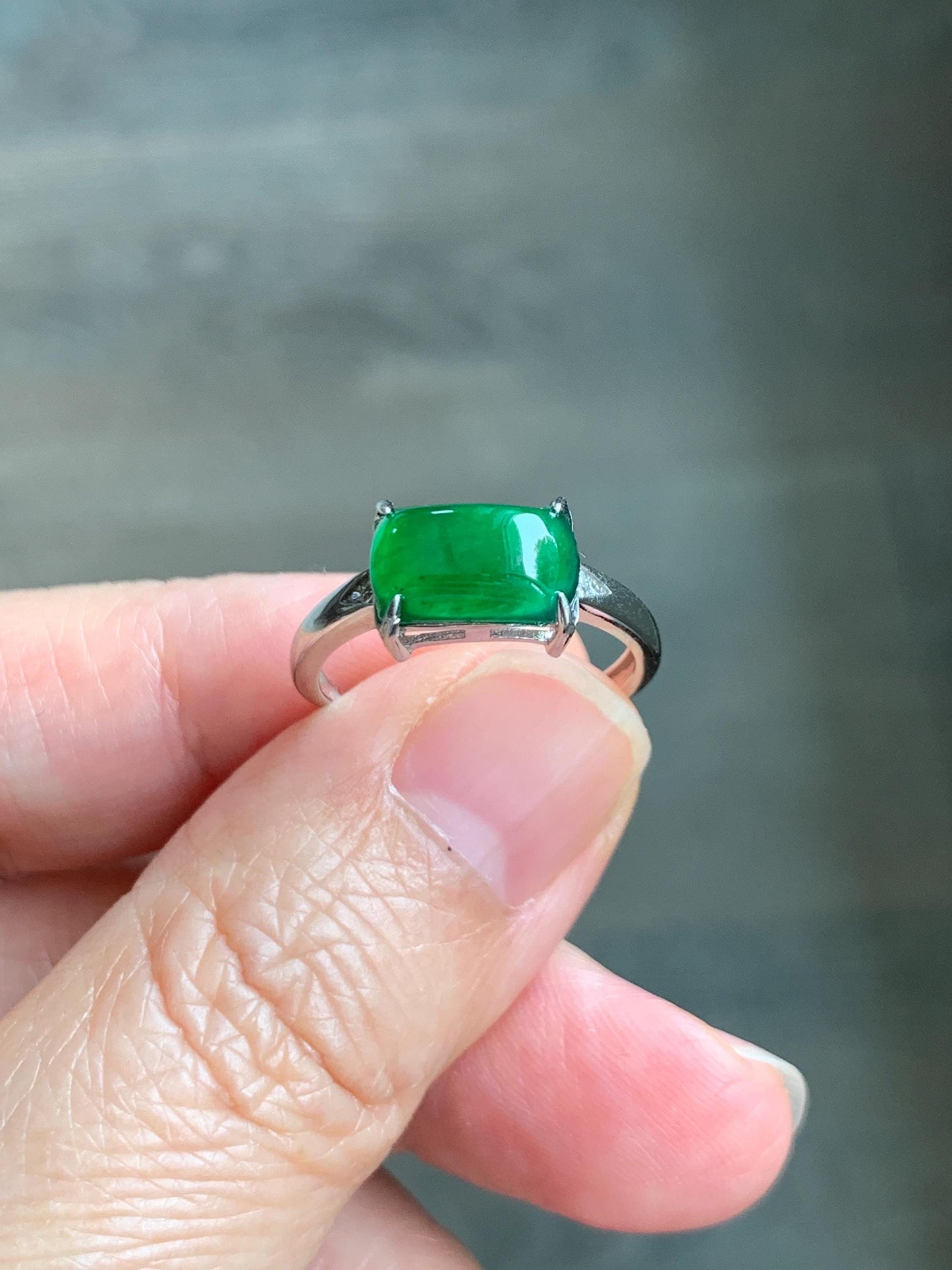 Natural Grade A Guatemalan Icy Translucent Vibrant Green Jadeite Saddle Ring Sterling Silver Size Adjustable 天然冰危绿翡翠马鞍银镶戒指 WMA135B