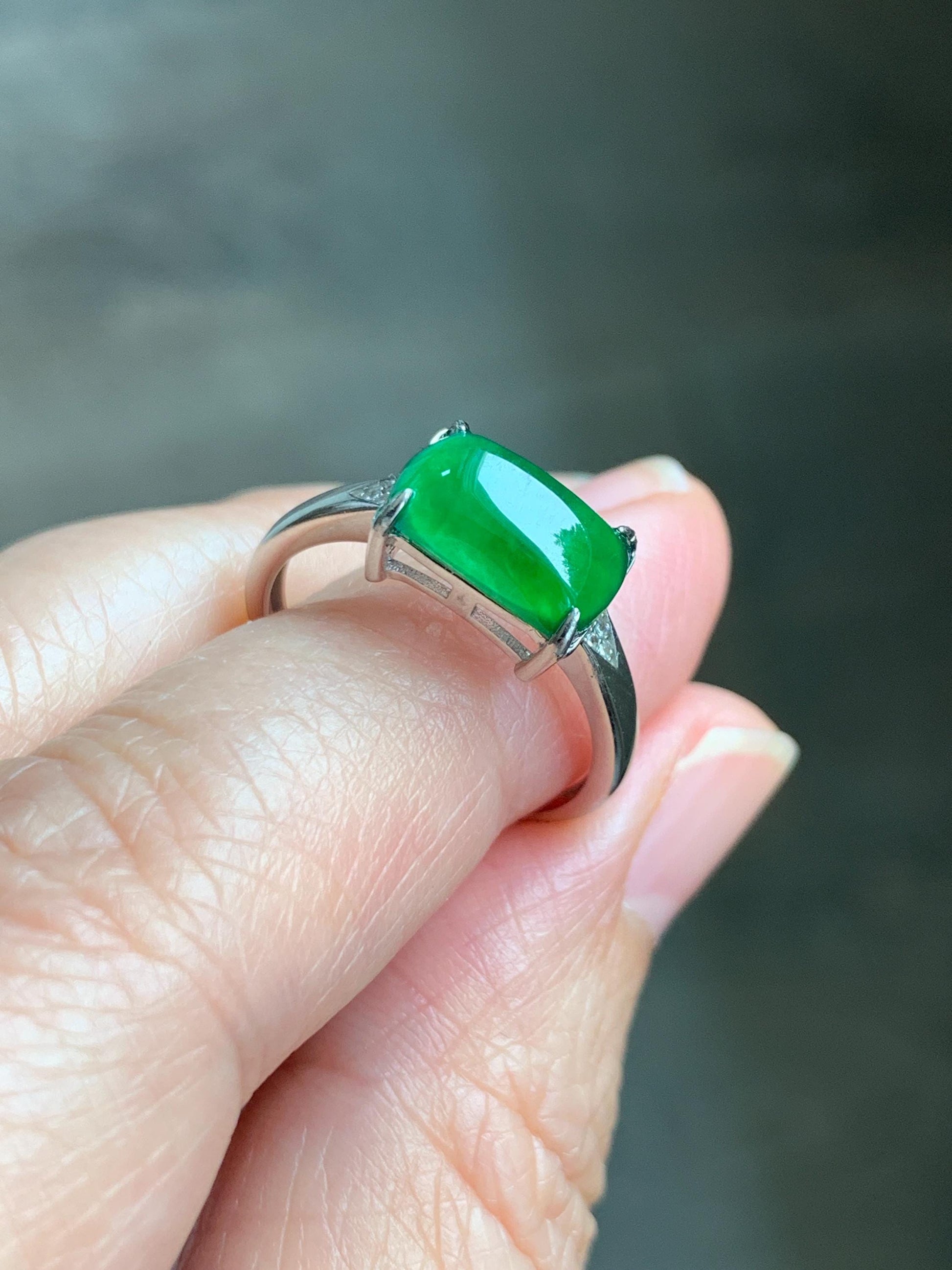 Natural Grade A Guatemalan Icy Translucent Vibrant Green Jadeite Saddle Ring Sterling Silver Size Adjustable 天然冰危绿翡翠马鞍银镶戒指 WMA135B