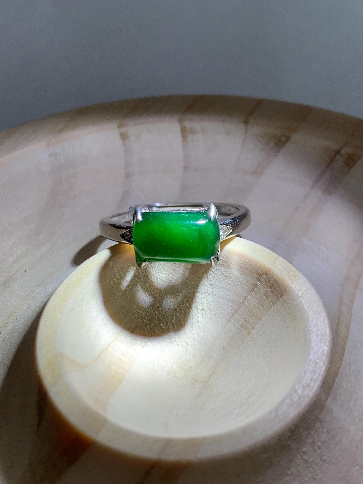 Natural Grade A Guatemalan Icy Translucent Vibrant Green Jadeite Saddle Ring Sterling Silver Size Adjustable 天然冰危绿翡翠马鞍银镶戒指 WMA135B