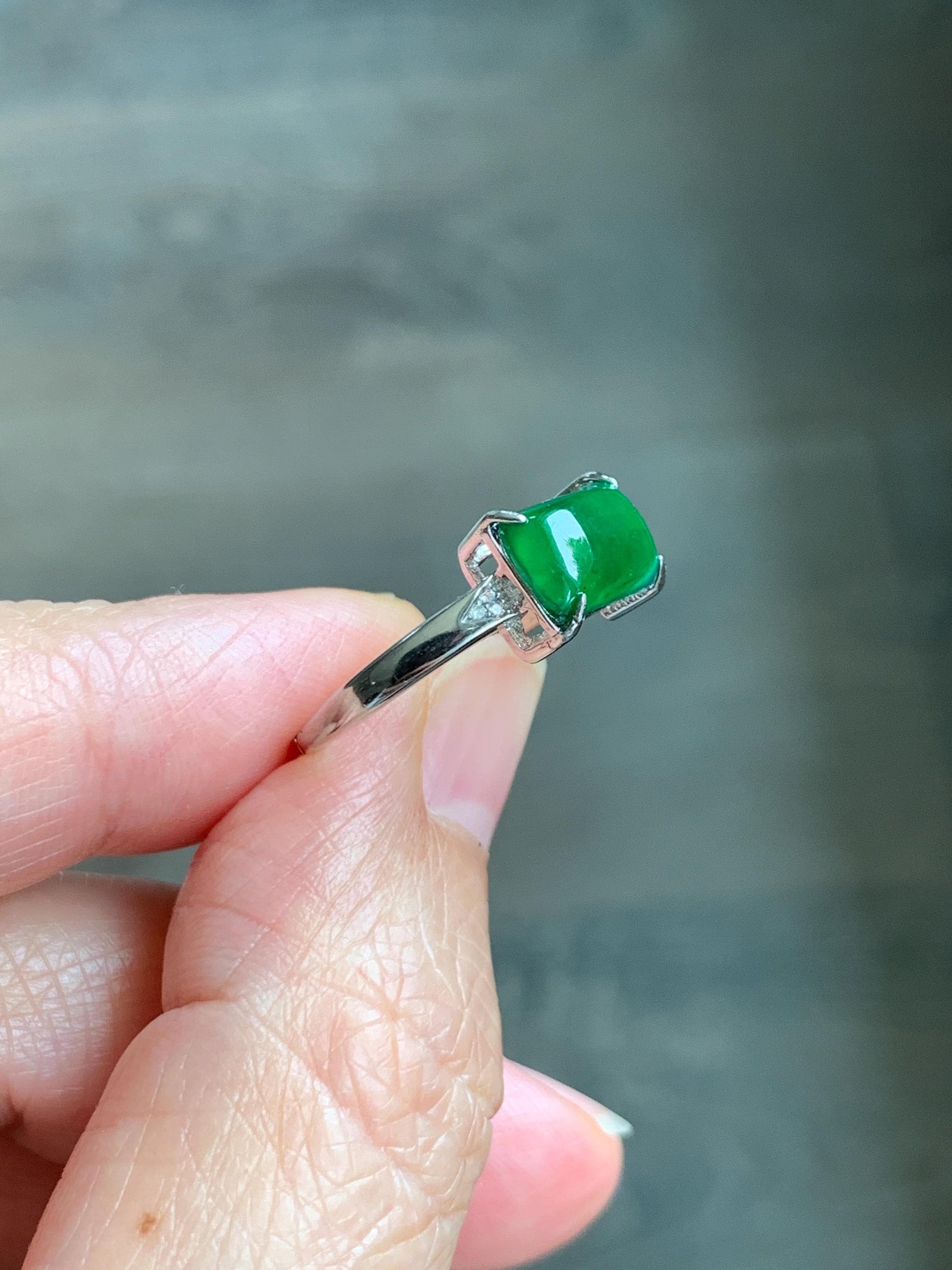 Natural Grade A Guatemalan Icy Translucent Vibrant Green Jadeite Saddle Ring Sterling Silver Size Adjustable 天然冰危绿翡翠马鞍银镶戒指 WMA135B