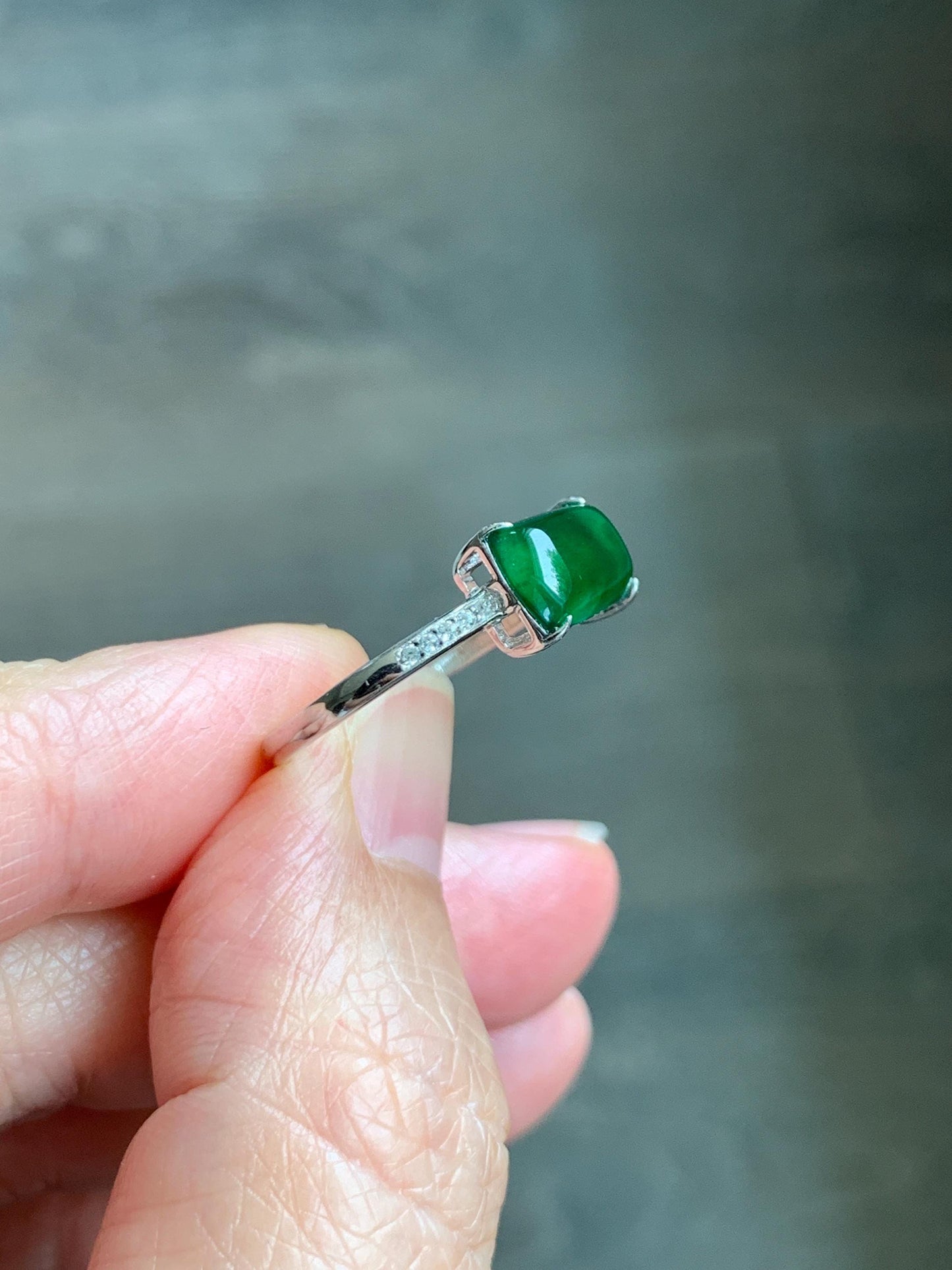 Natural Grade A Guatemalan Icy Translucent Vibrant Green Jadeite Saddle Ring Sterling Silver Size Adjustable 天然冰危绿翡翠马鞍银镶戒指 WMA135C