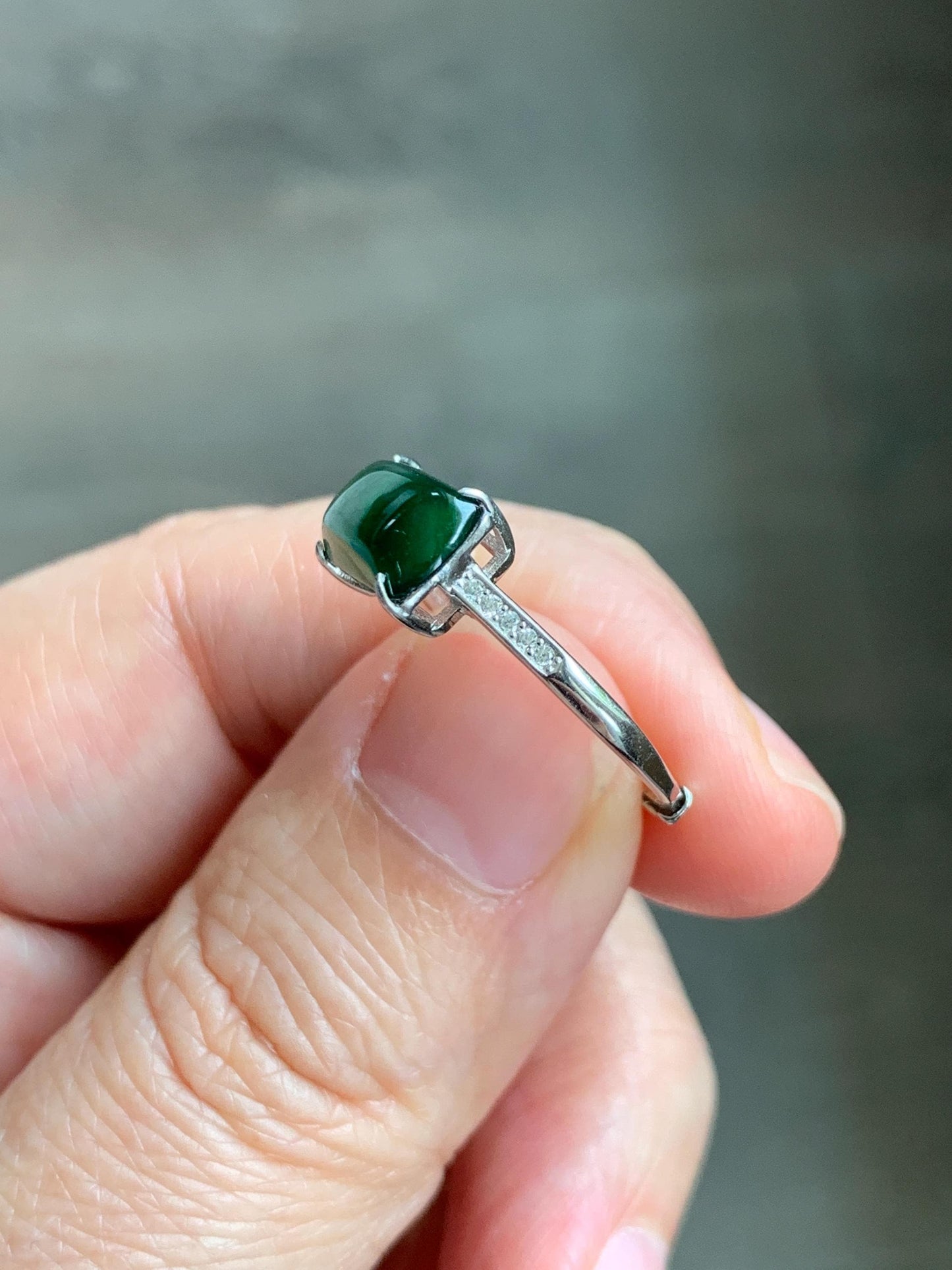 Natural Grade A Guatemalan Icy Translucent Vibrant Green Jadeite Saddle Ring Sterling Silver Size Adjustable 天然冰危绿翡翠马鞍银镶戒指 WMA135C