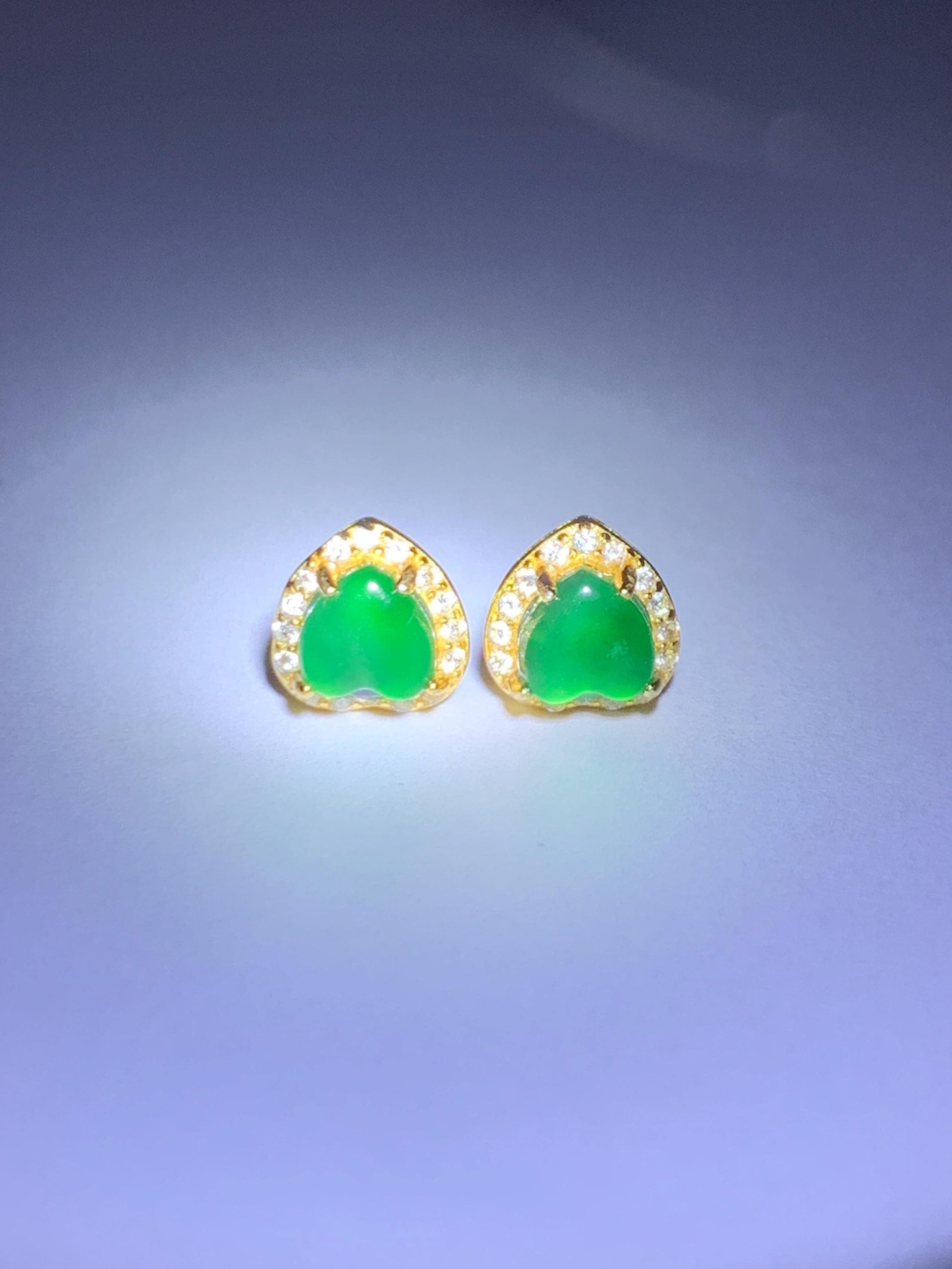 Natural Grade A Guatemalan Icy Translucent Vibrant Green Jade Jadeite Heart Halo Stud Earrings Sterling Silver 天然冰危绿翡翠爱心银耳钉 AXD66