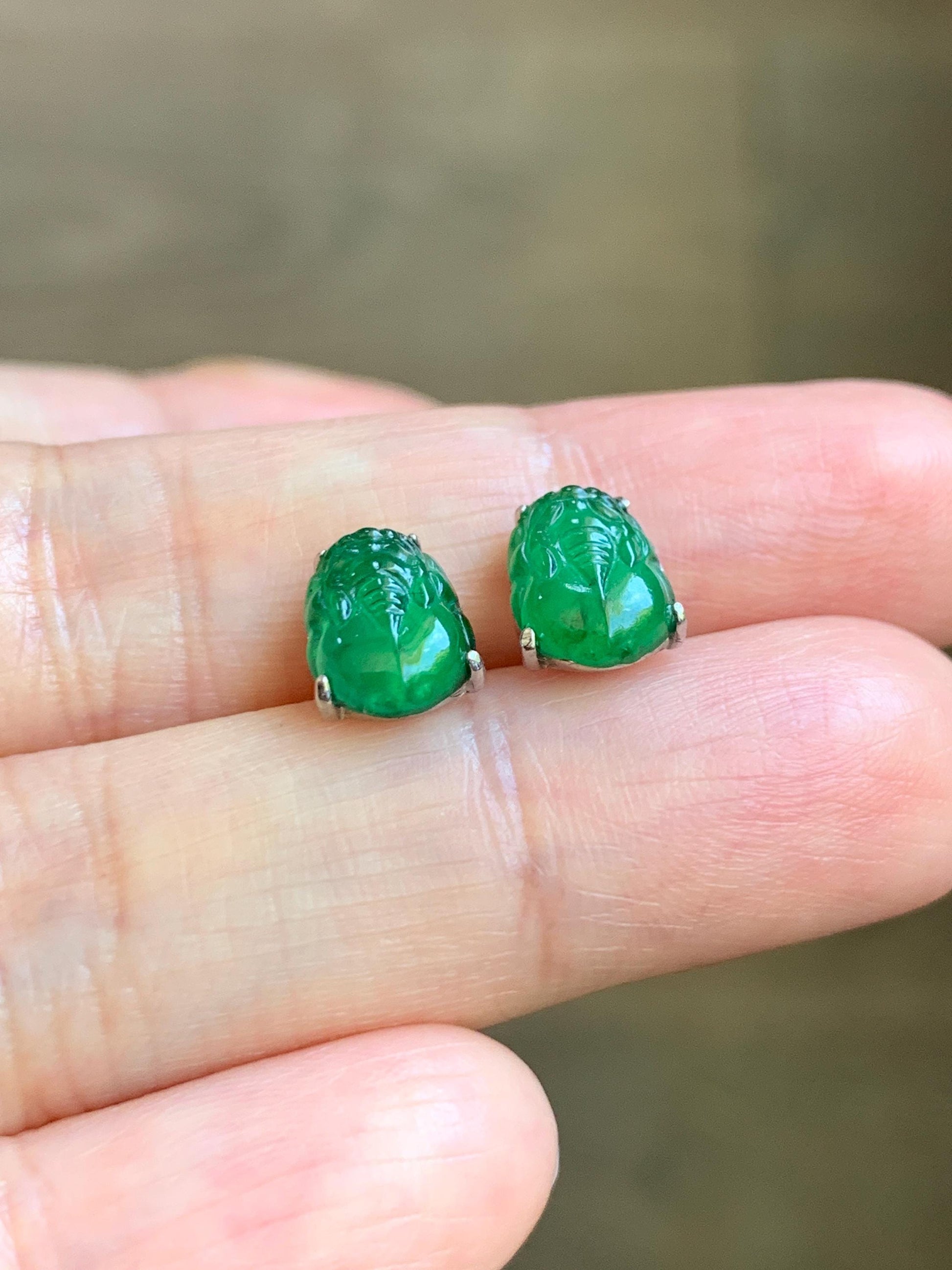 Natural Guatemalan Grade A Icy Translucent Vibrant Green Jade Jadeite Petite Pixiu Stud Earrings Sterling Silver 天然冰危绿翡翠迷你貔貅镶嵌耳钉 WPX88