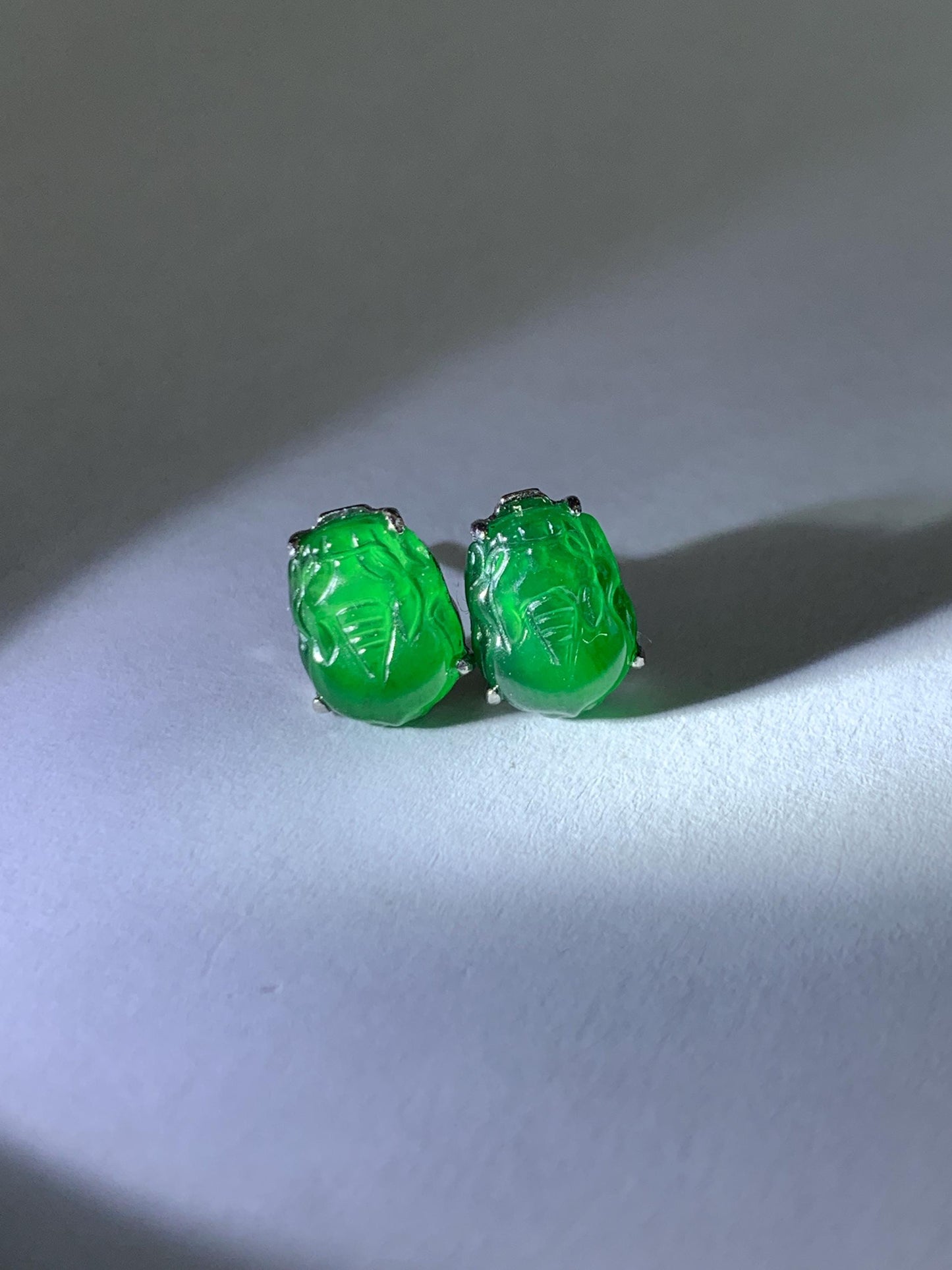 Natural Guatemalan Grade A Icy Translucent Vibrant Green Jade Jadeite Petite Pixiu Stud Earrings Sterling Silver 天然冰危绿翡翠迷你貔貅镶嵌耳钉 WPX88