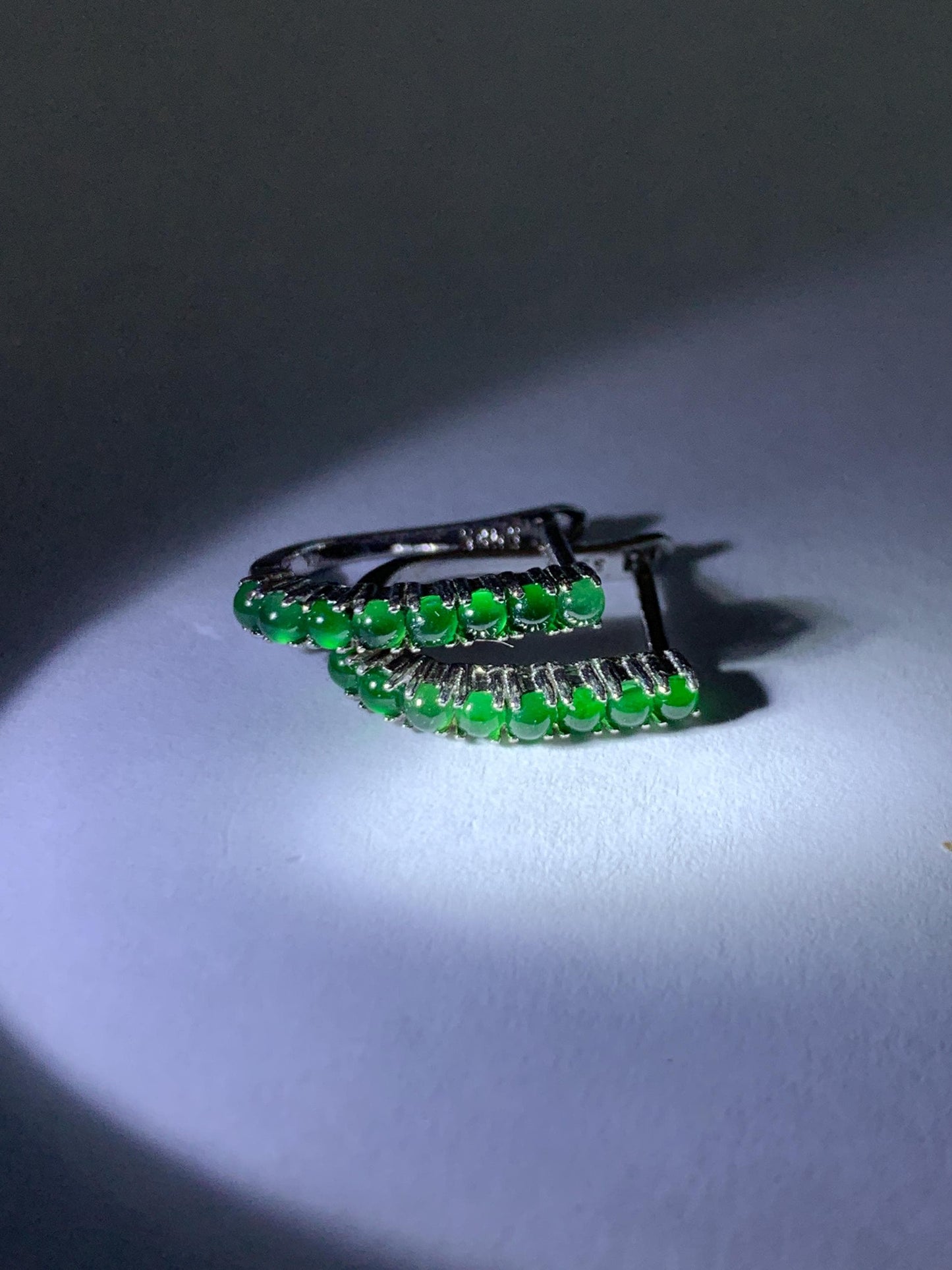 Natural Guatemalan Grade A Icy Highly Translucent Green Jade Jadeite Hoop Huggie Earrings Sterling Silver 天然冰危绿起光翡翠银镶耳包 WLB130