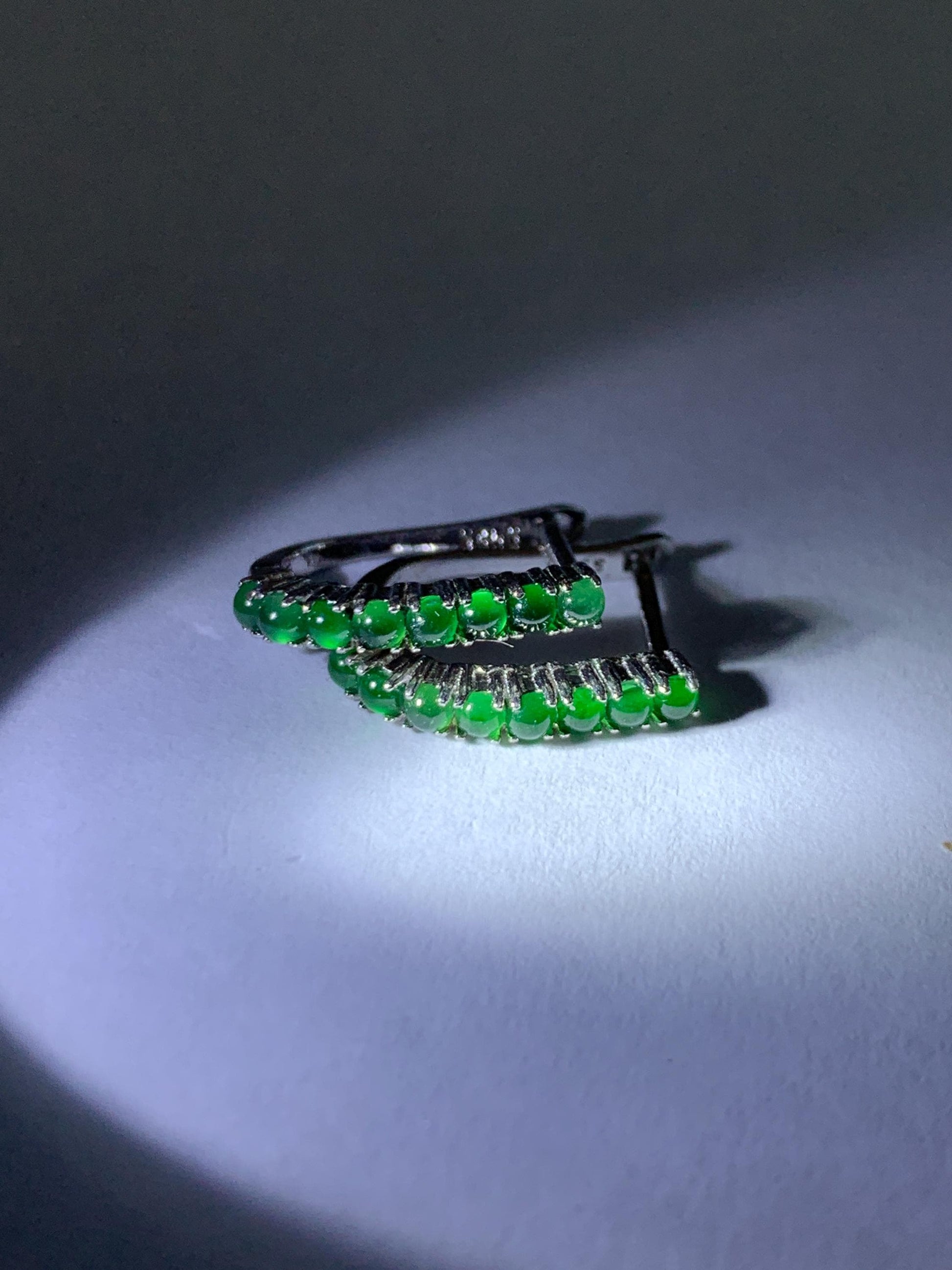Natural Guatemalan Grade A Icy Highly Translucent Green Jade Jadeite Hoop Huggie Earrings Sterling Silver 天然冰危绿起光翡翠银镶耳包 WLB130
