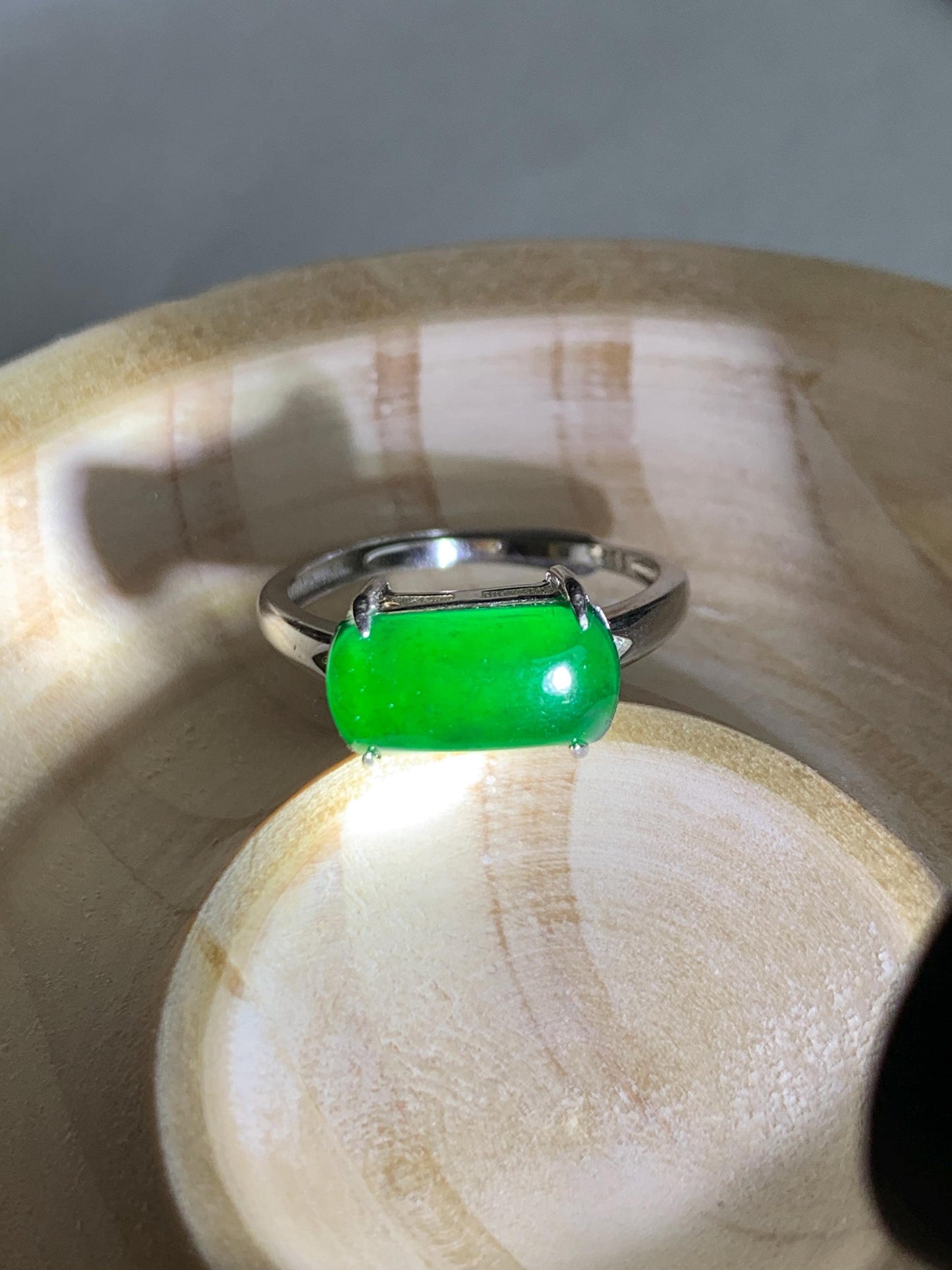 Natural Grade A Guatemalan Icy Translucent Vibrant Green Jadeite Saddle Ring Sterling Silver Size Adjustable 天然冰危绿翡翠马鞍银镶戒指 WMA135A
