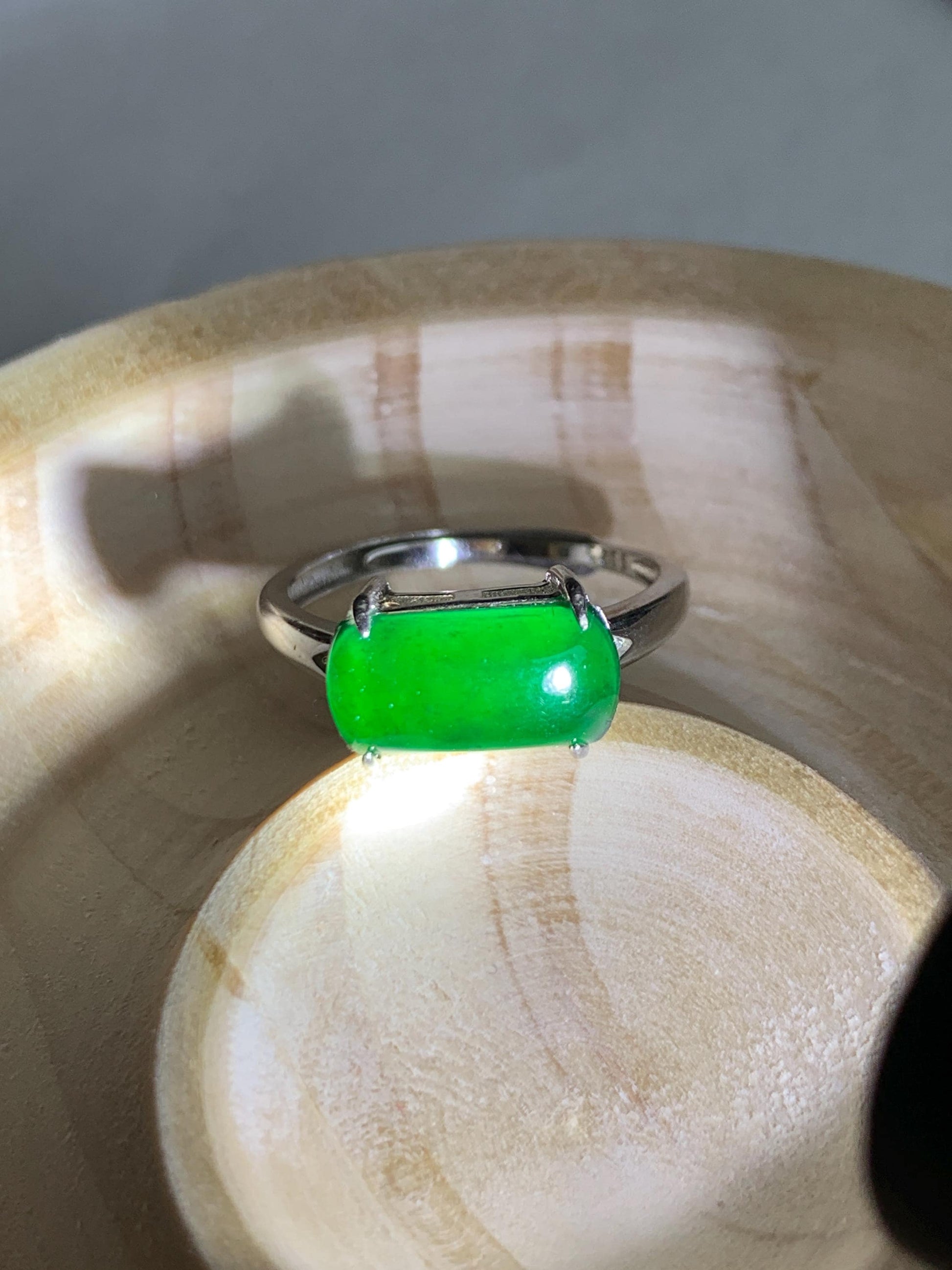 Natural Grade A Guatemalan Icy Translucent Vibrant Green Jadeite Saddle Ring Sterling Silver Size Adjustable 天然冰危绿翡翠马鞍银镶戒指 WMA135A