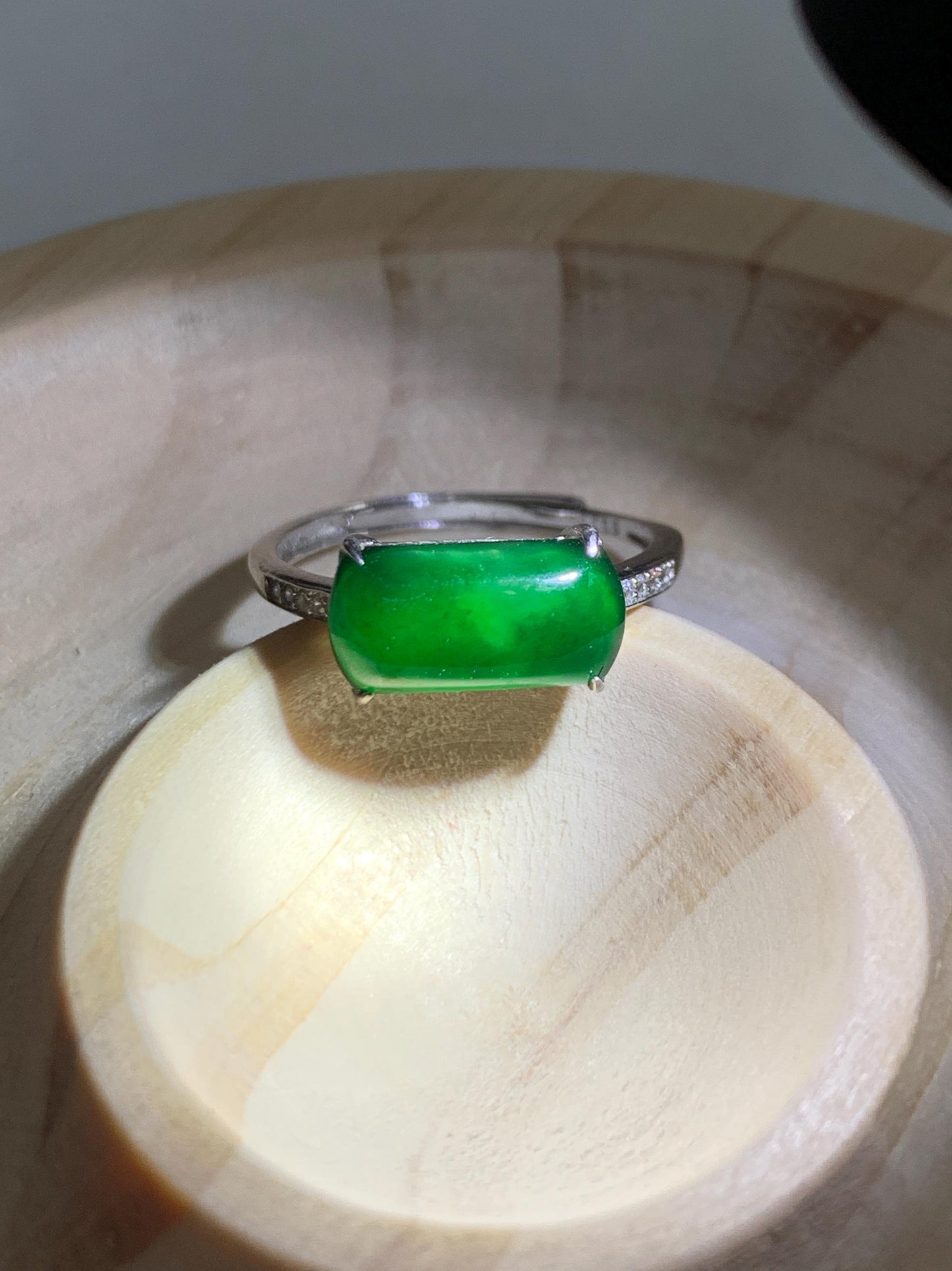 Natural Grade A Guatemalan Icy Translucent Vibrant Green Jadeite Saddle Ring Sterling Silver Size Adjustable 天然冰危绿翡翠马鞍银镶戒指 WMA135C