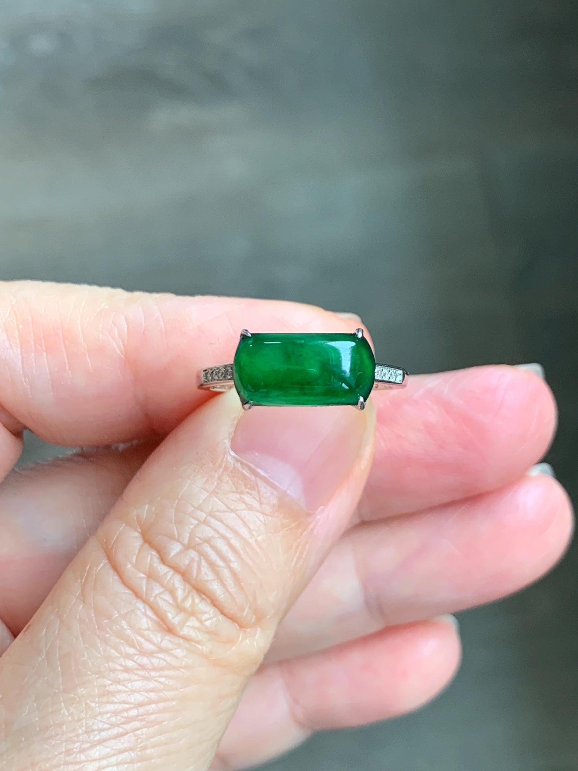 Natural Grade A Guatemalan Icy Translucent Vibrant Green Jadeite Saddle Ring Sterling Silver Size Adjustable 天然冰危绿翡翠马鞍银镶戒指 WMA135C