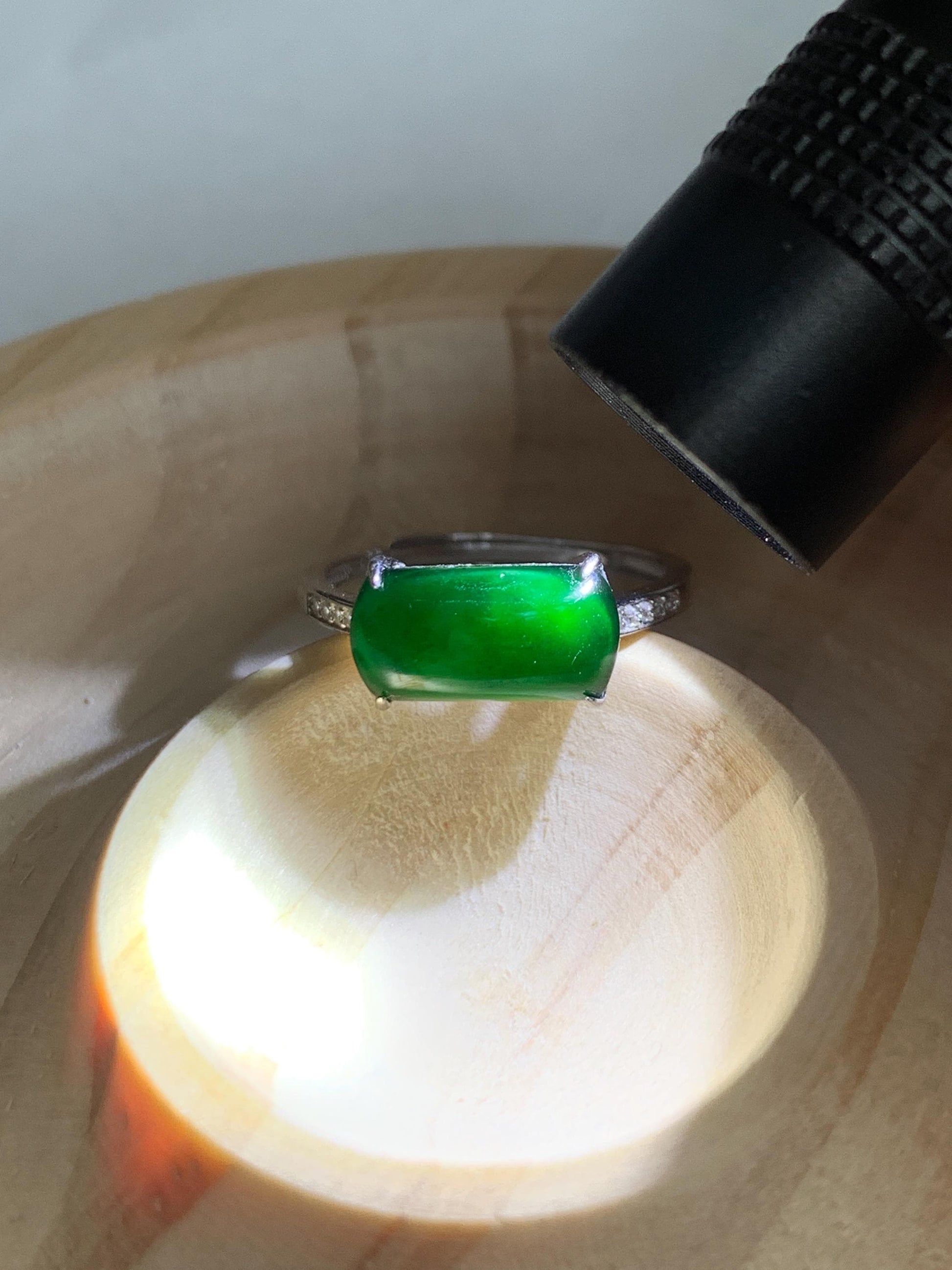 Natural Grade A Guatemalan Icy Translucent Vibrant Green Jadeite Saddle Ring Sterling Silver Size Adjustable 天然冰危绿翡翠马鞍银镶戒指 WMA135C