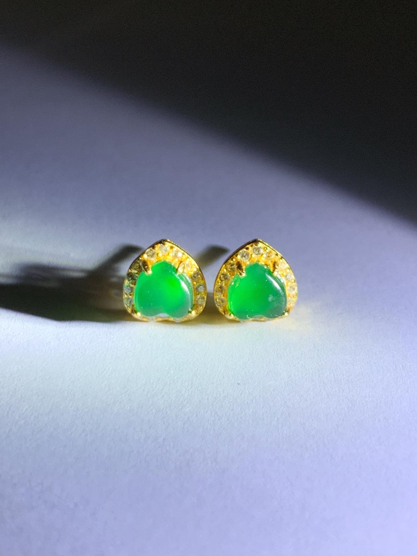 Natural Grade A Guatemalan Icy Translucent Vibrant Green Jade Jadeite Heart Halo Stud Earrings Sterling Silver 天然冰危绿翡翠爱心银耳钉 AXD66