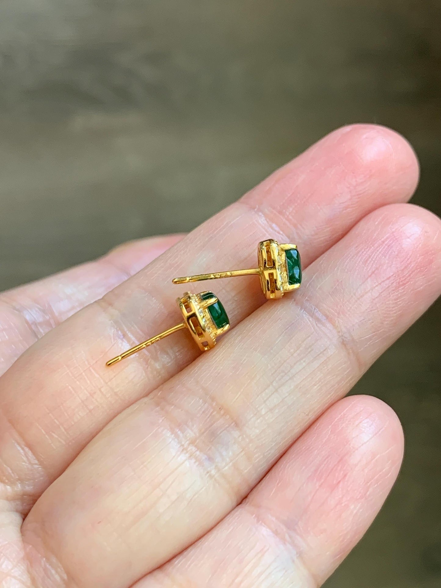 Natural Grade A Guatemalan Icy Translucent Vibrant Green Jade Jadeite Heart Halo Stud Earrings Sterling Silver 天然冰危绿翡翠爱心银耳钉 AXD66