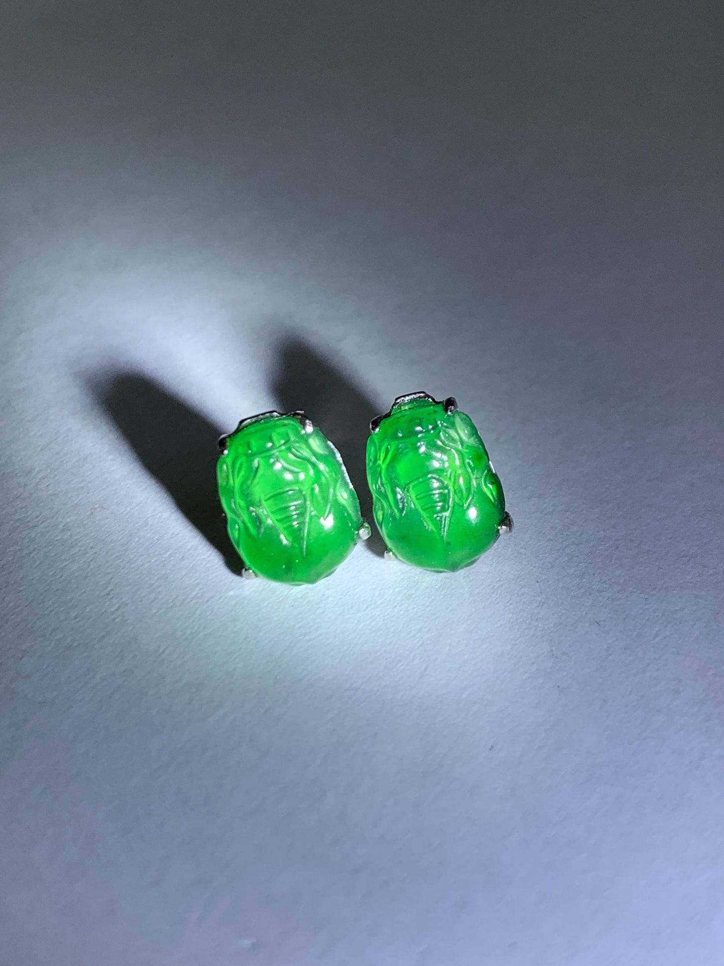 Natural Guatemalan Grade A Icy Translucent Vibrant Green Jade Jadeite Petite Pixiu Stud Earrings Sterling Silver 天然冰危绿翡翠迷你貔貅镶嵌耳钉 WPX88