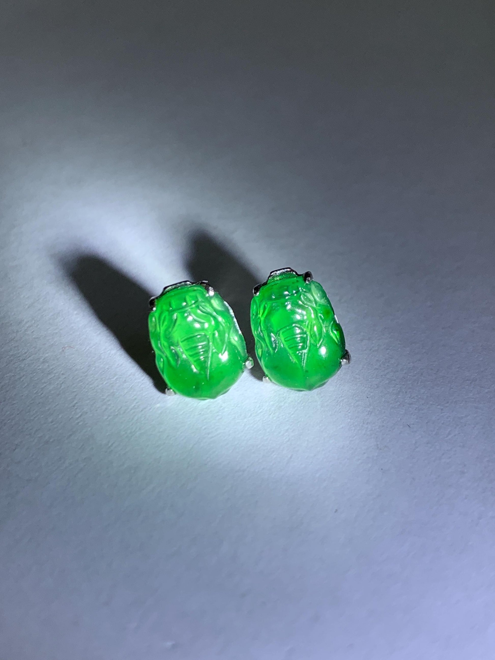 Natural Guatemalan Grade A Icy Translucent Vibrant Green Jade Jadeite Petite Pixiu Stud Earrings Sterling Silver 天然冰危绿翡翠迷你貔貅镶嵌耳钉 WPX88