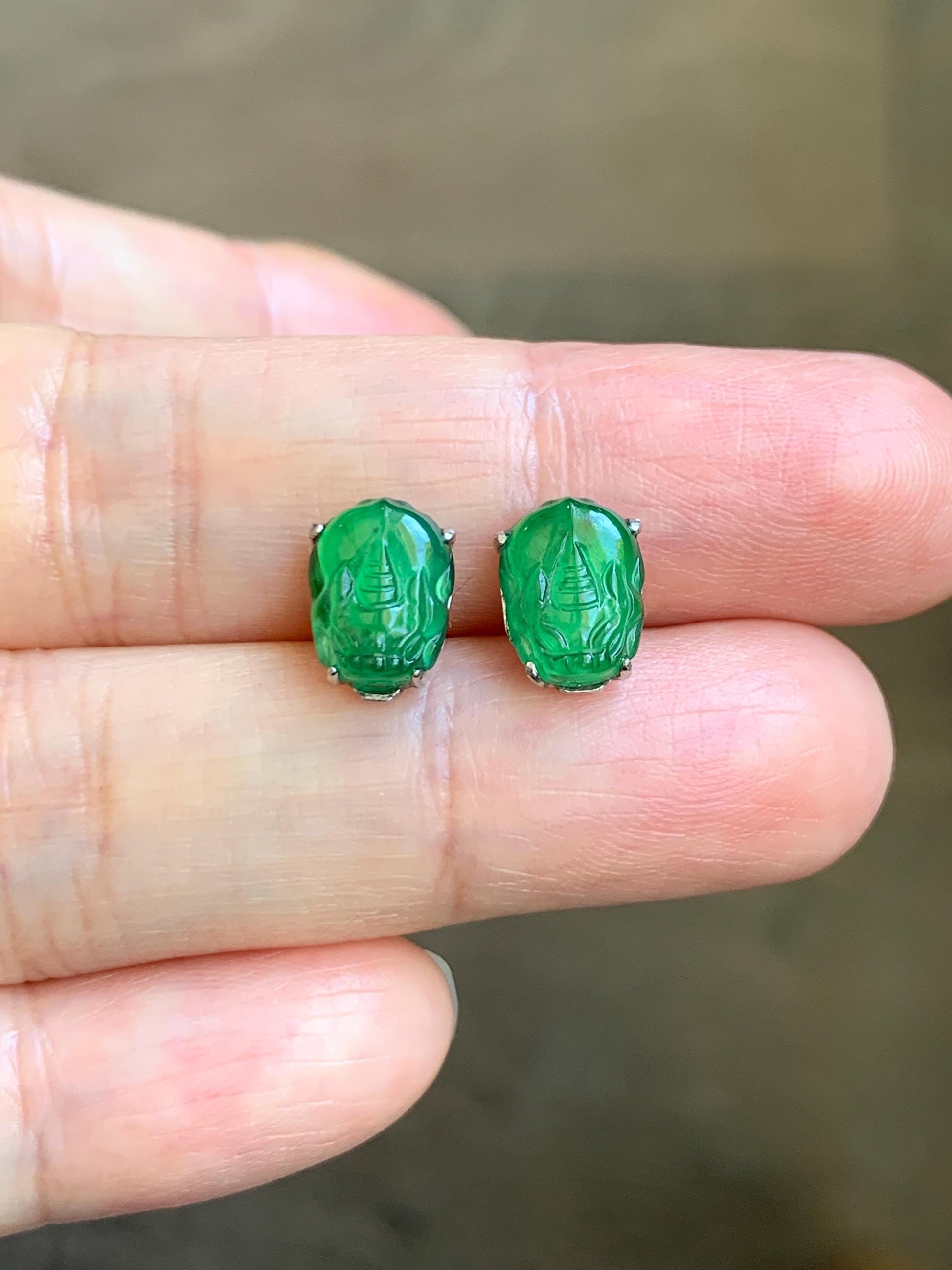 Natural Guatemalan Grade A Icy Translucent Vibrant Green Jade Jadeite Petite Pixiu Stud Earrings Sterling Silver 天然冰危绿翡翠迷你貔貅镶嵌耳钉 WPX88