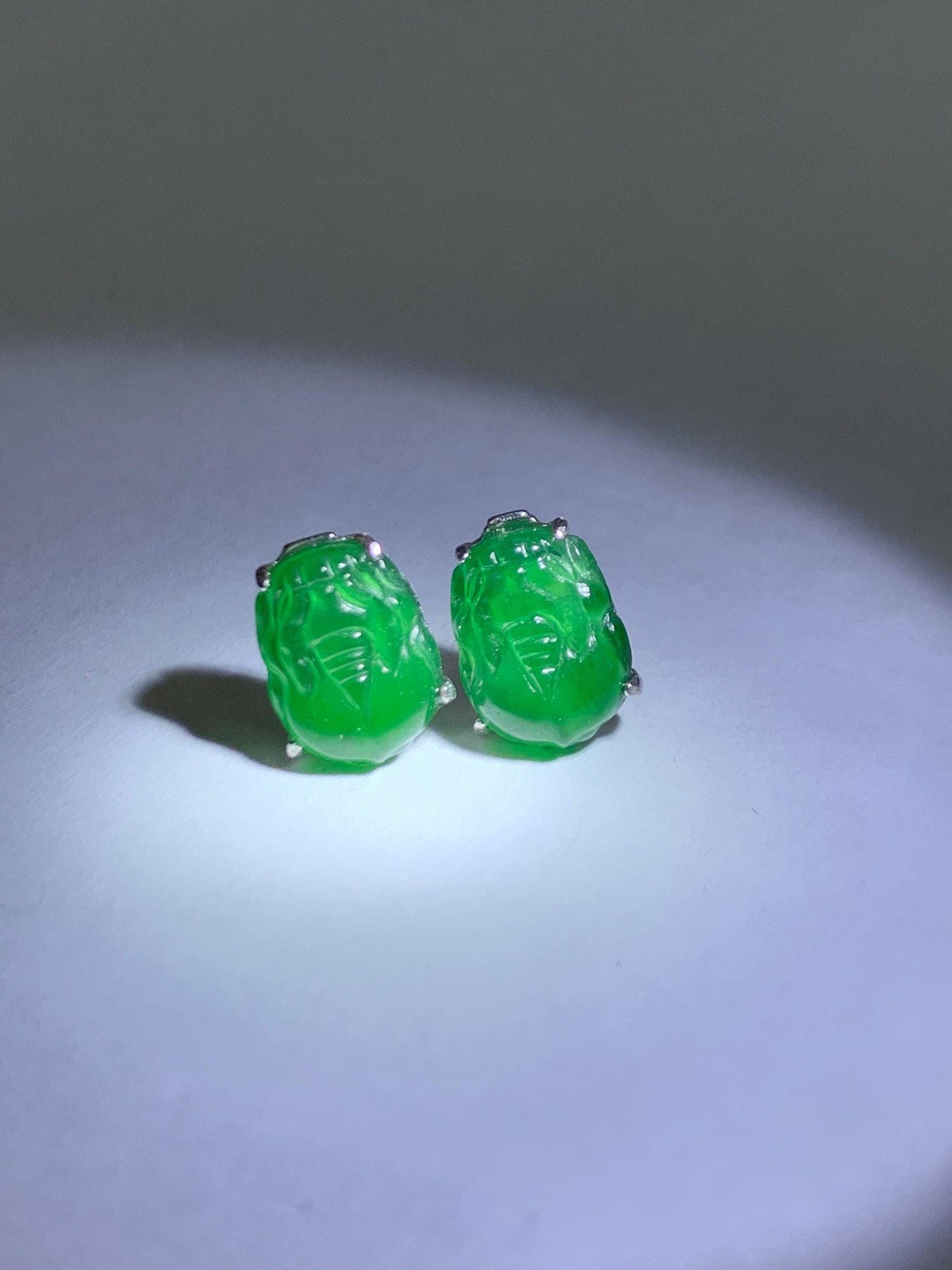 Natural Guatemalan Grade A Icy Translucent Vibrant Green Jade Jadeite Petite Pixiu Stud Earrings Sterling Silver 天然冰危绿翡翠迷你貔貅镶嵌耳钉 WPX88