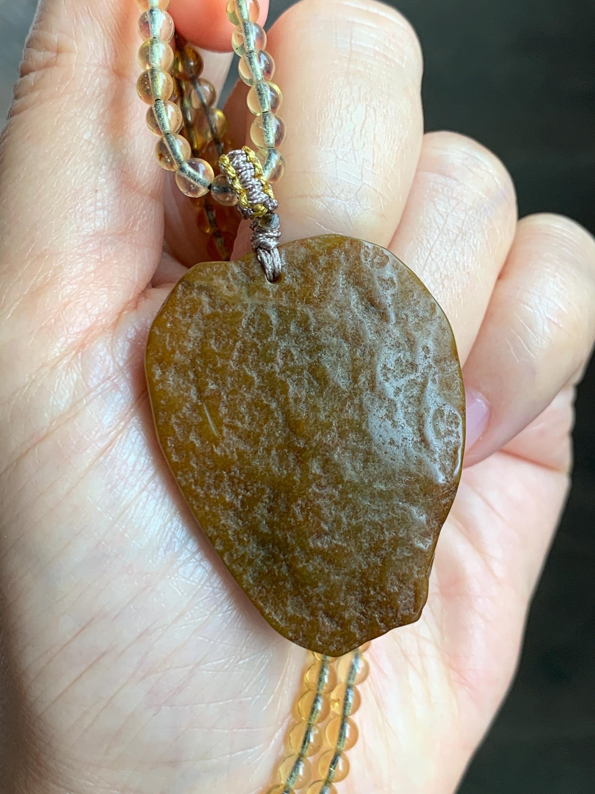 Natural Grade A Guatemalan Dark Yellow Jade Jadeite w/ Rind Carved Honey Bee Pendant Beaded Necklace 22” 24g 天然冰危黄翡翠皮壳料蜜蜂吊坠蓝珀项链 WPKM110