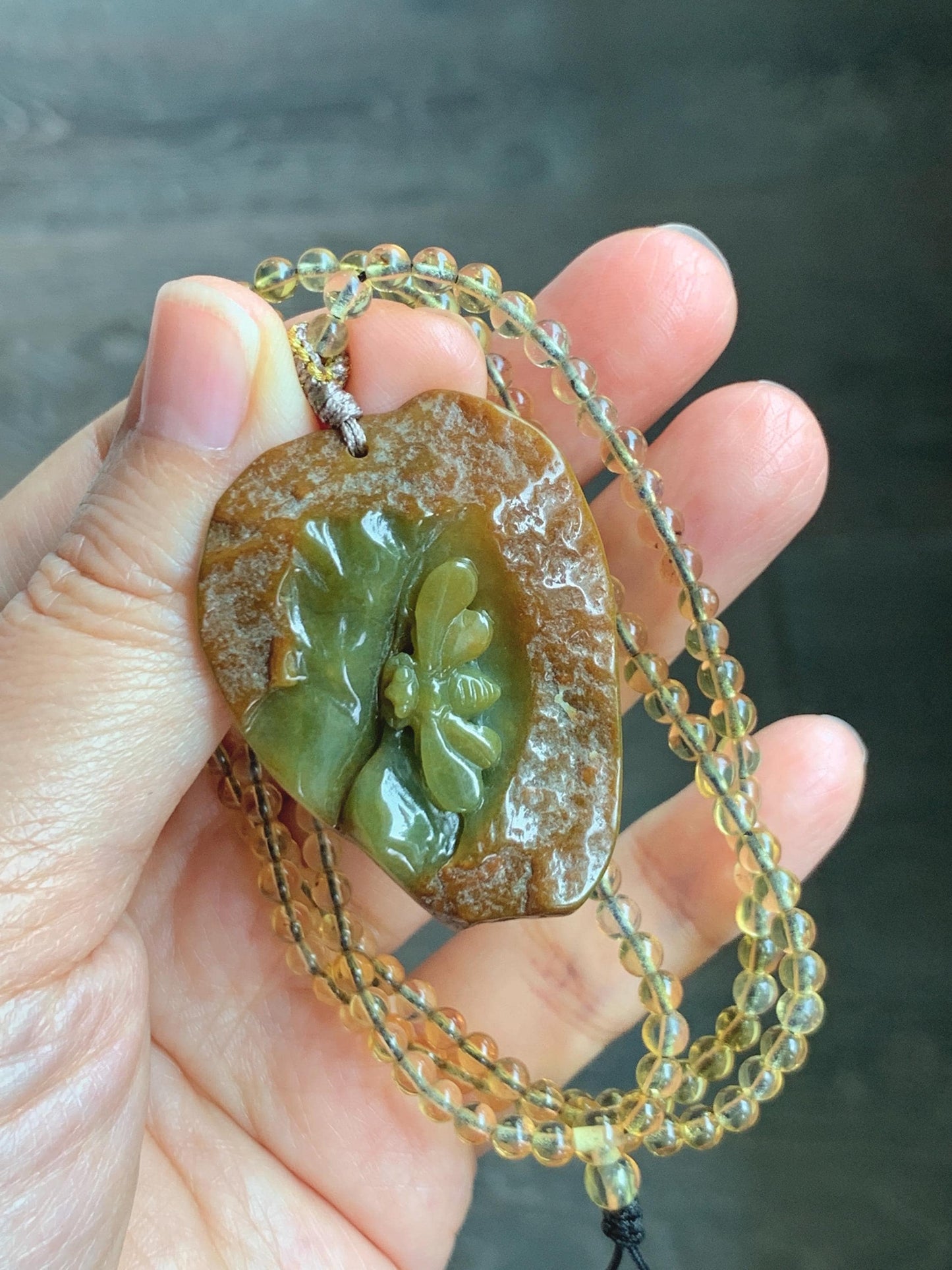 Natural Grade A Guatemalan Dark Yellow Jade Jadeite w/ Rind Carved Honey Bee Pendant Beaded Necklace 22” 24g 天然冰危黄翡翠皮壳料蜜蜂吊坠蓝珀项链 WPKM110
