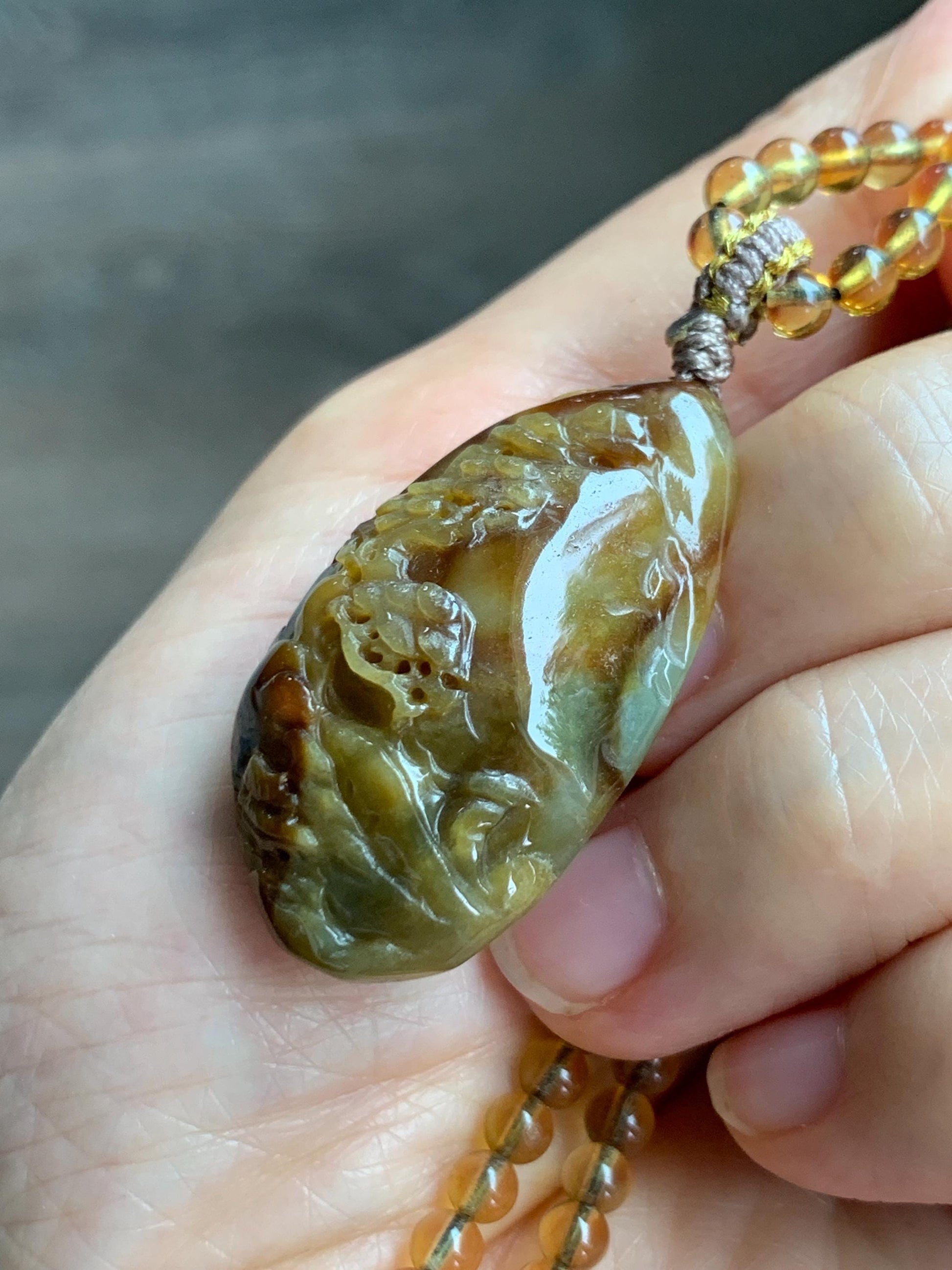 Natural Grade A Icy Dark Dusty Yellow Brown Marbled Jade Jadeite Carved Shan Shui Pendant Beaded Necklace 22” 21g 天然冰黄飘红翡翠山水吊坠蓝珀项链 MSS165