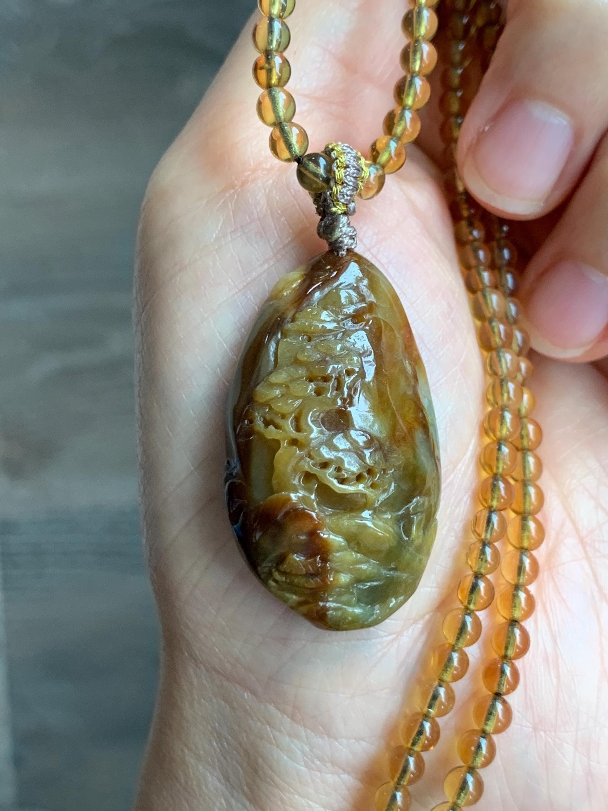 Natural Grade A Icy Dark Dusty Yellow Brown Marbled Jade Jadeite Carved Shan Shui Pendant Beaded Necklace 22” 21g 天然冰黄飘红翡翠山水吊坠蓝珀项链 MSS165