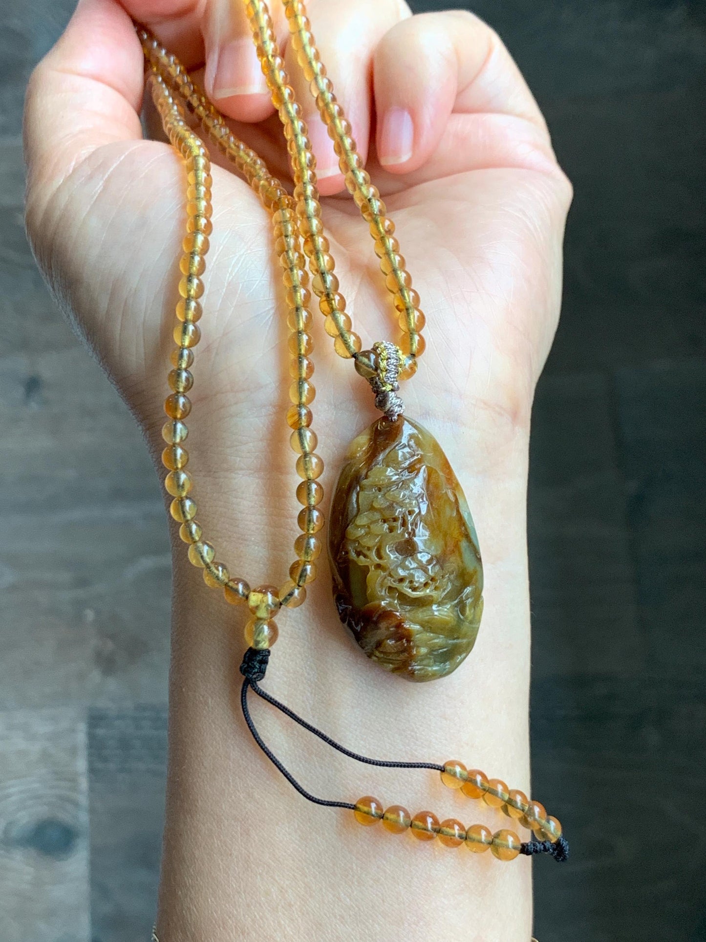 Natural Grade A Icy Dark Dusty Yellow Brown Marbled Jade Jadeite Carved Shan Shui Pendant Beaded Necklace 22” 21g 天然冰黄飘红翡翠山水吊坠蓝珀项链 MSS165