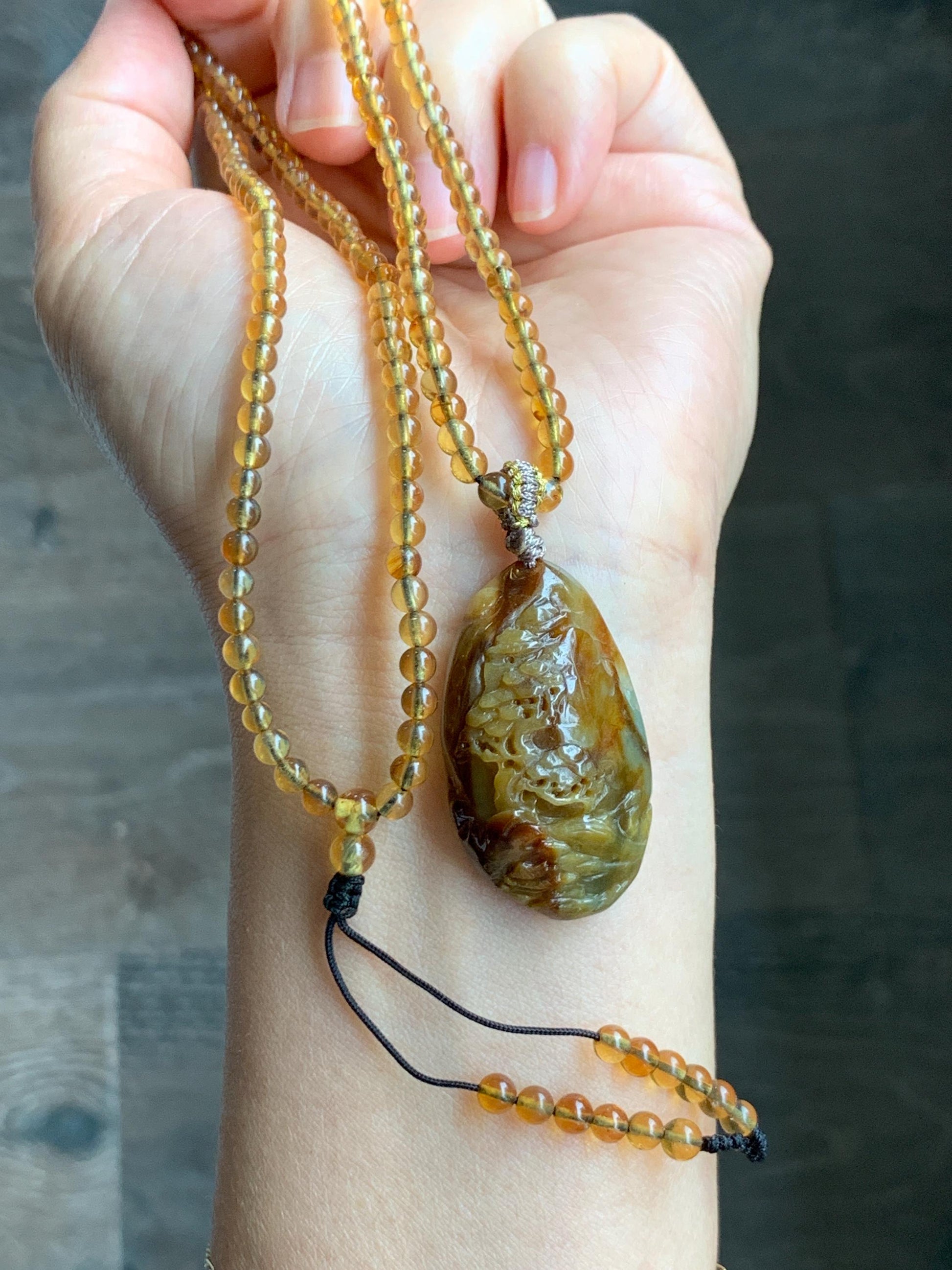 Natural Grade A Icy Dark Dusty Yellow Brown Marbled Jade Jadeite Carved Shan Shui Pendant Beaded Necklace 22” 21g 天然冰黄飘红翡翠山水吊坠蓝珀项链 MSS165