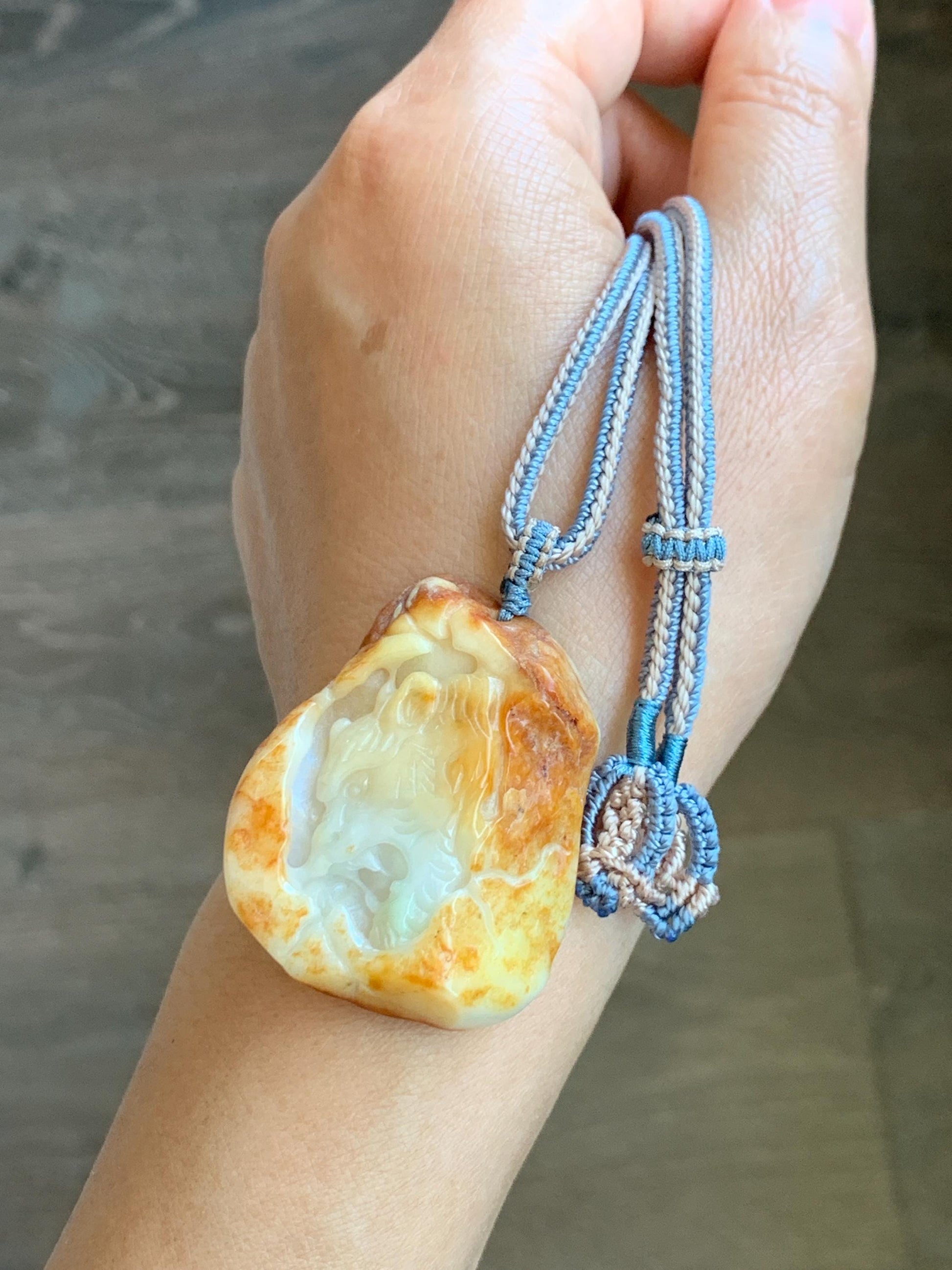 Grade A Natural White Jade Jadeite with Dark Yellow Rind Carved Tiger Pendant Rope Necklace 27” 39g 天然翡翠皮壳料老虎雕吊坠 MPKH110