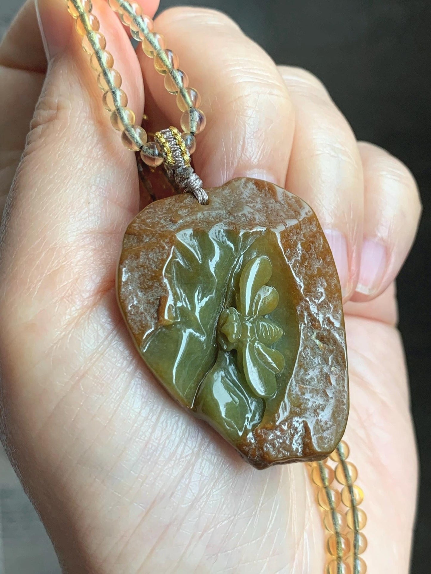 Natural Grade A Guatemalan Dark Yellow Jade Jadeite w/ Rind Carved Honey Bee Pendant Beaded Necklace 22” 24g 天然冰危黄翡翠皮壳料蜜蜂吊坠蓝珀项链 WPKM110