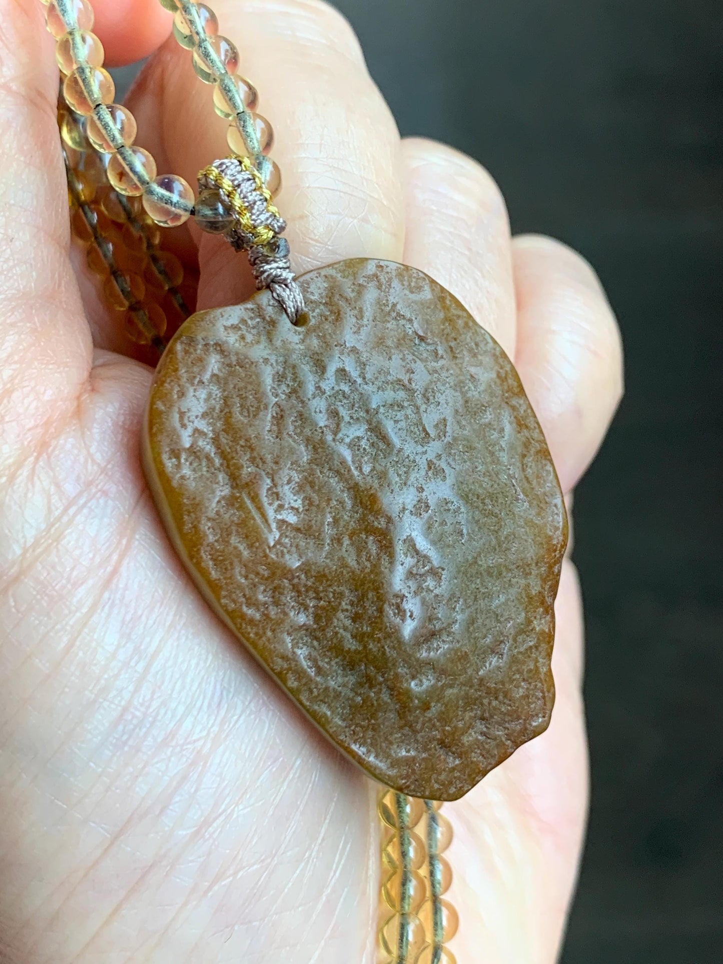 Natural Grade A Guatemalan Dark Yellow Jade Jadeite w/ Rind Carved Honey Bee Pendant Beaded Necklace 22” 24g 天然冰危黄翡翠皮壳料蜜蜂吊坠蓝珀项链 WPKM110