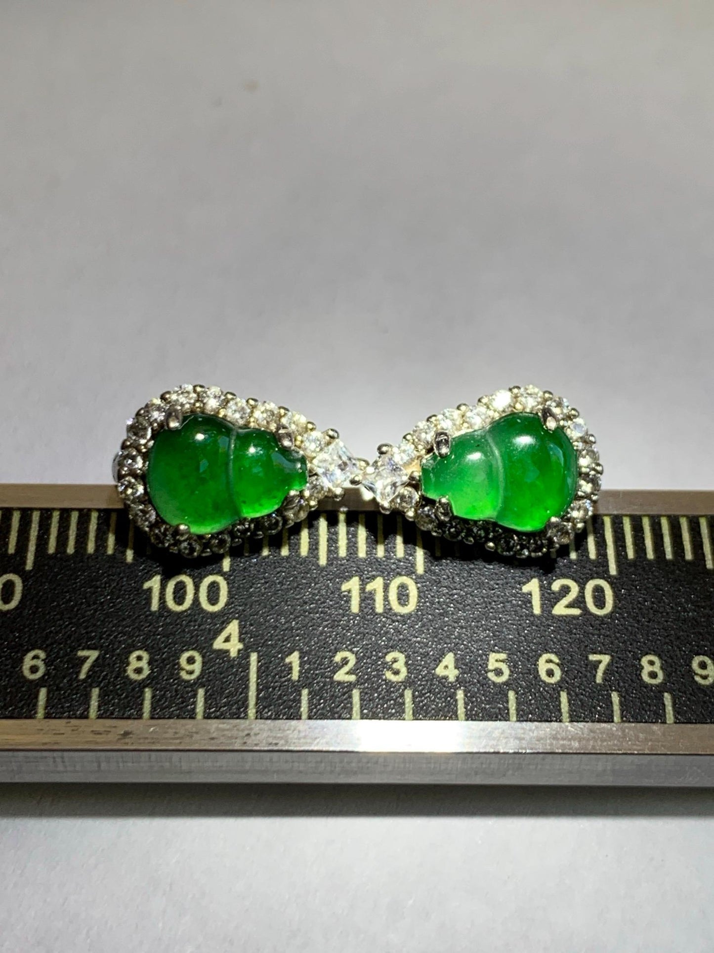 Natural Grade A Guatemalan Icy Translucent Vibrant Green Jade Jadeite Gourd Hulu Hoop Huggie Earrings Sterling Silver 天然冰危绿翡翠葫芦银镶耳包 WDH110B