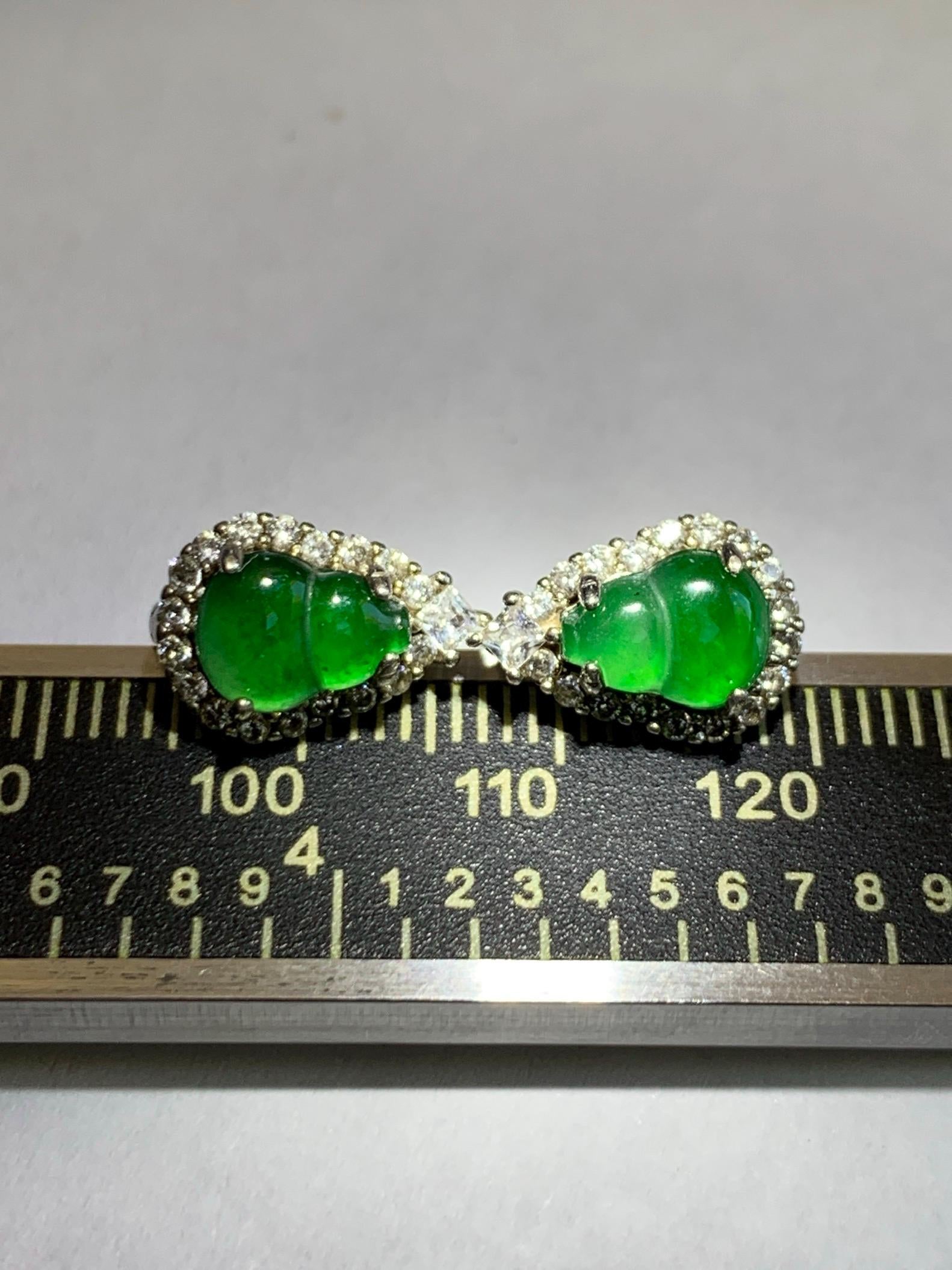 Natural Grade A Guatemalan Icy Translucent Vibrant Green Jade Jadeite Gourd Hulu Hoop Huggie Earrings Sterling Silver 天然冰危绿翡翠葫芦银镶耳包 WDH110B