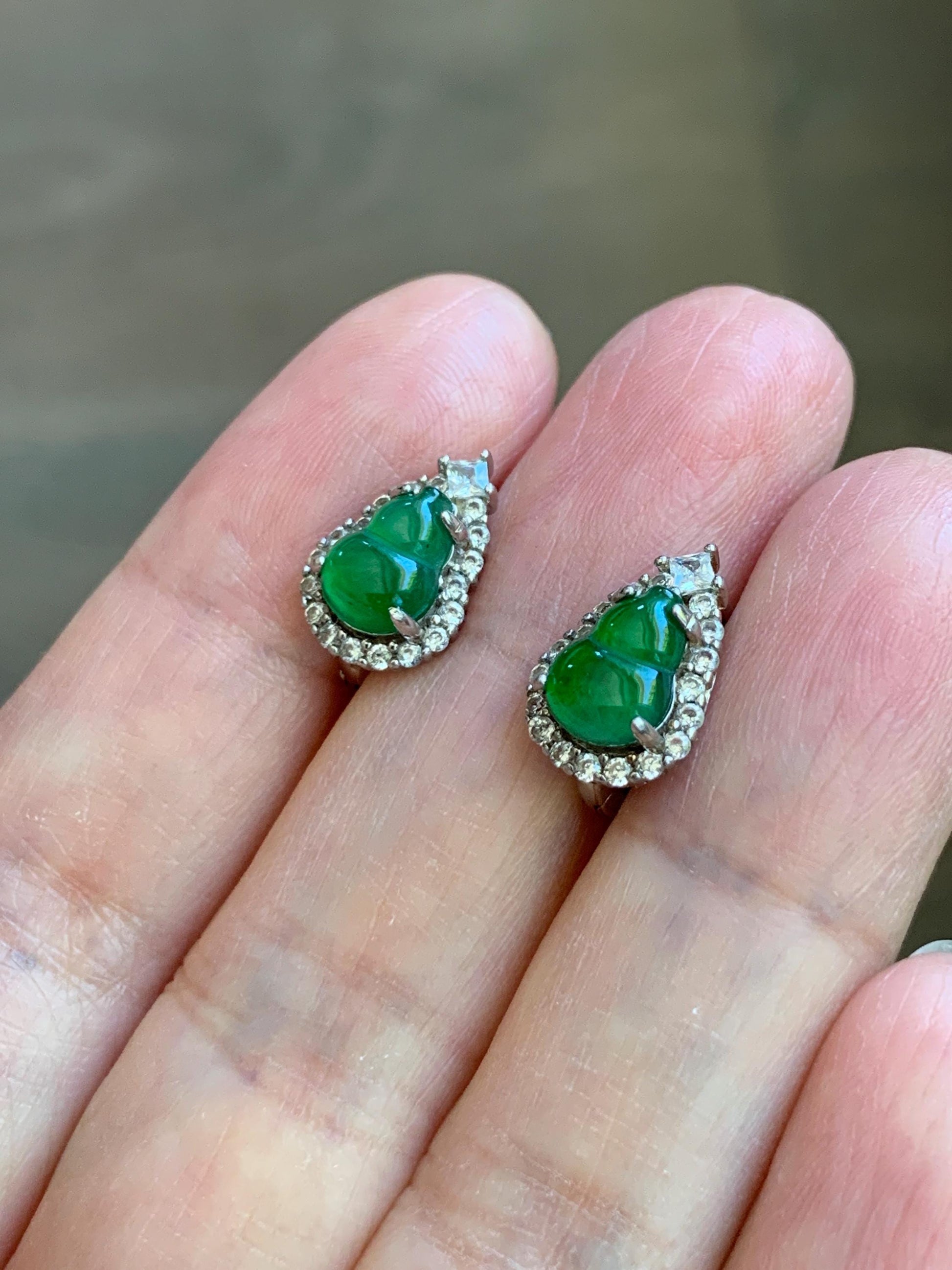 Natural Grade A Guatemalan Icy Translucent Vibrant Green Jade Jadeite Gourd Hulu Hoop Huggie Earrings Sterling Silver 天然冰危绿翡翠葫芦银镶耳包 WDH110B