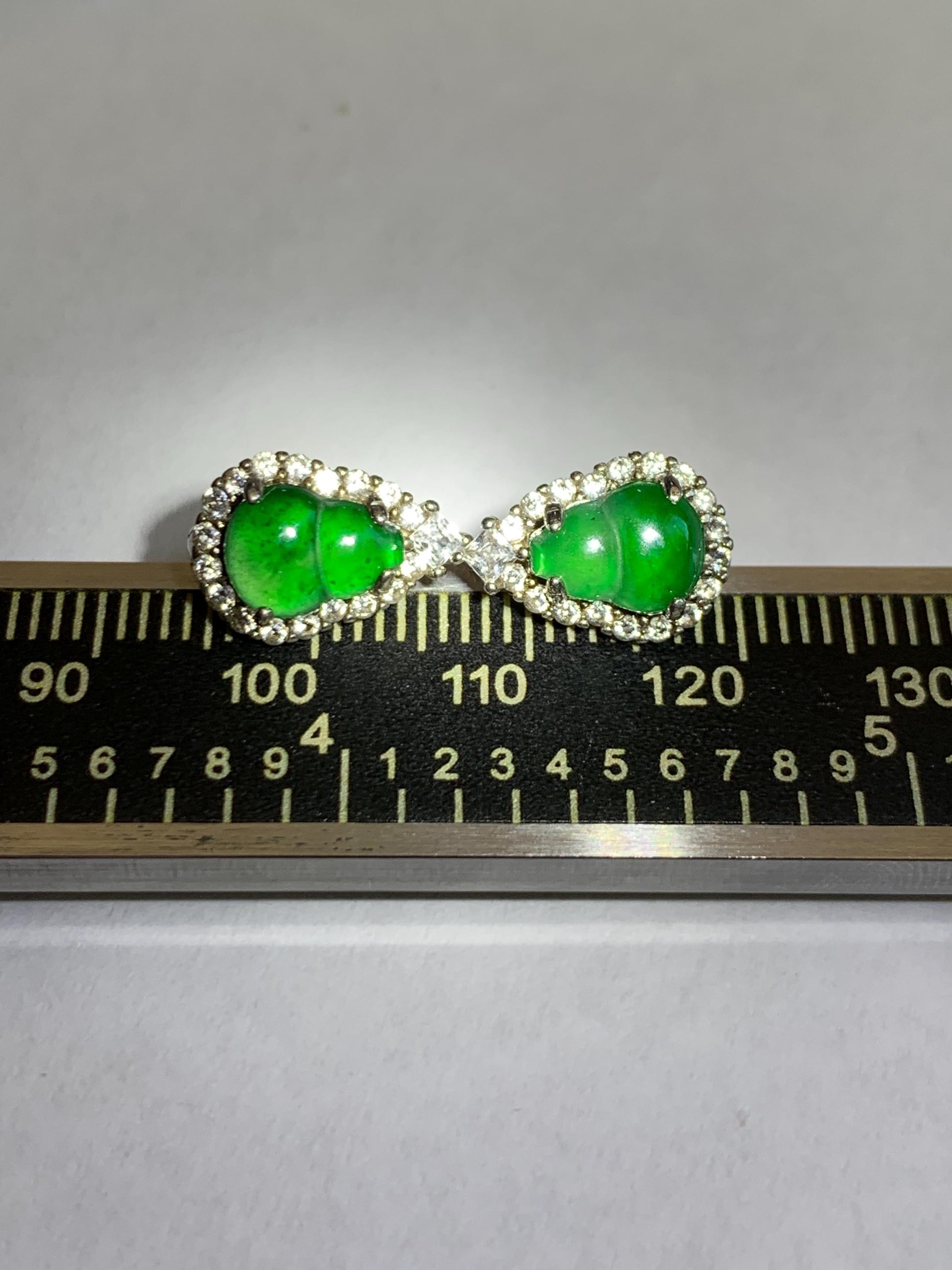 Natural Grade A Guatemalan Icy Translucent Vibrant Green Jade Jadeite Gourd Hulu Hoop Huggie Earrings Sterling Silver 天然冰危绿翡翠葫芦银镶耳包 WDH110B