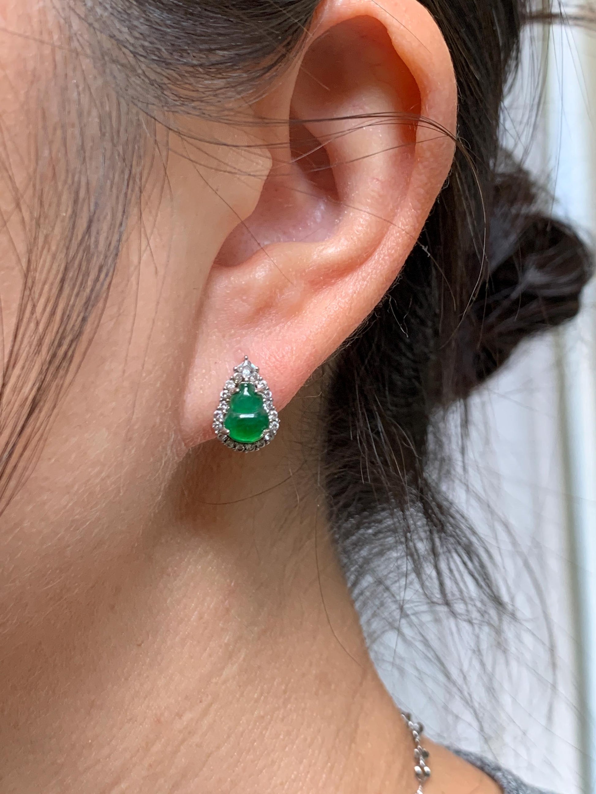 Natural Grade A Guatemalan Icy Translucent Vibrant Green Jade Jadeite Gourd Hulu Hoop Huggie Earrings Sterling Silver 天然冰危绿翡翠葫芦银镶耳包 WDH110B