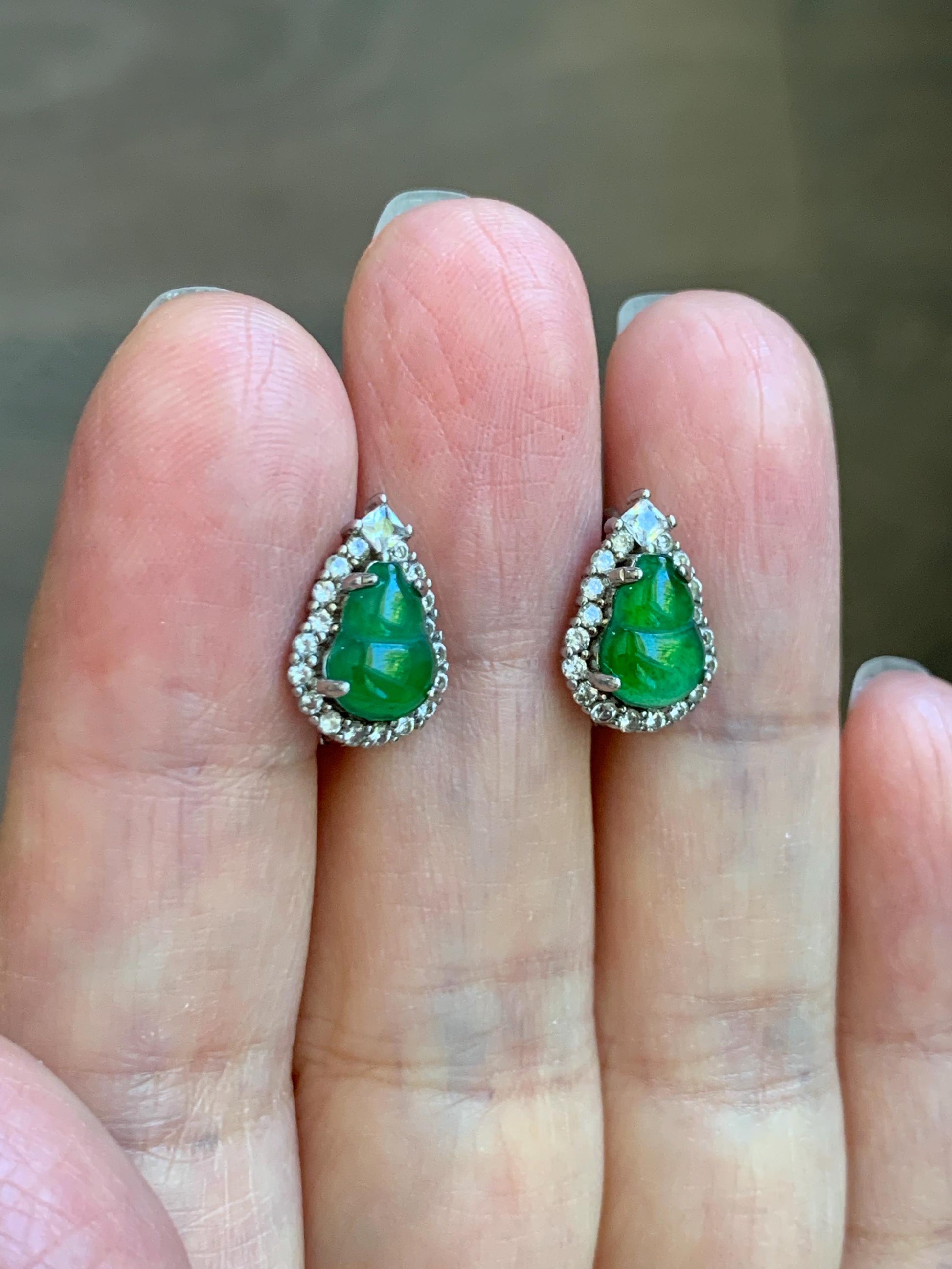 Natural Grade A Guatemalan Icy Translucent Vibrant Green Jade Jadeite Gourd Hulu Hoop Huggie Earrings Sterling Silver 天然冰危绿翡翠葫芦银镶耳包 WDH110B